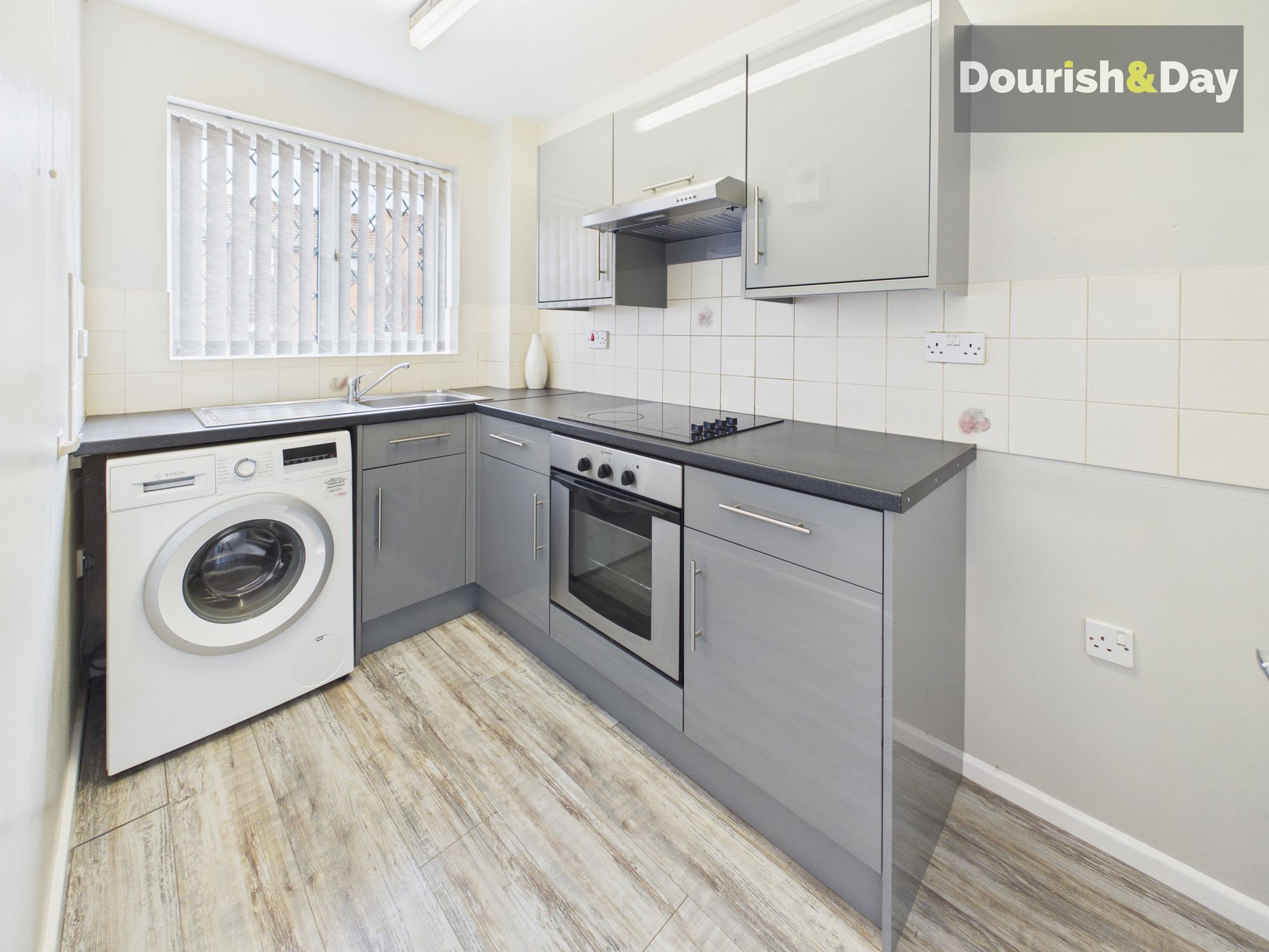 2 bed flat for sale in Wimblebury Road, Littleworth, WS12 - Property Image 2