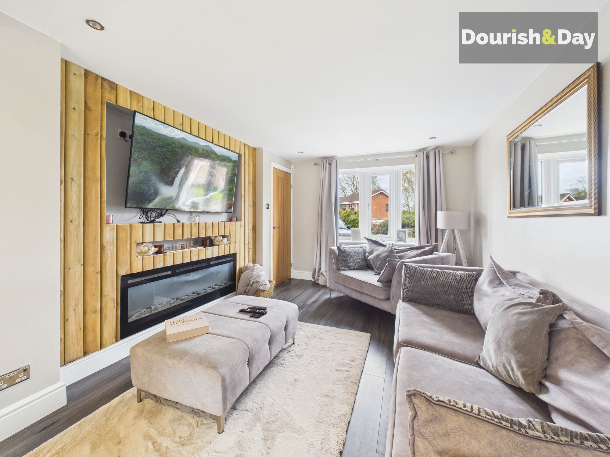 3 bed detached house for sale in Carisbrooke Drive, Stafford, ST17 - Property Image 3