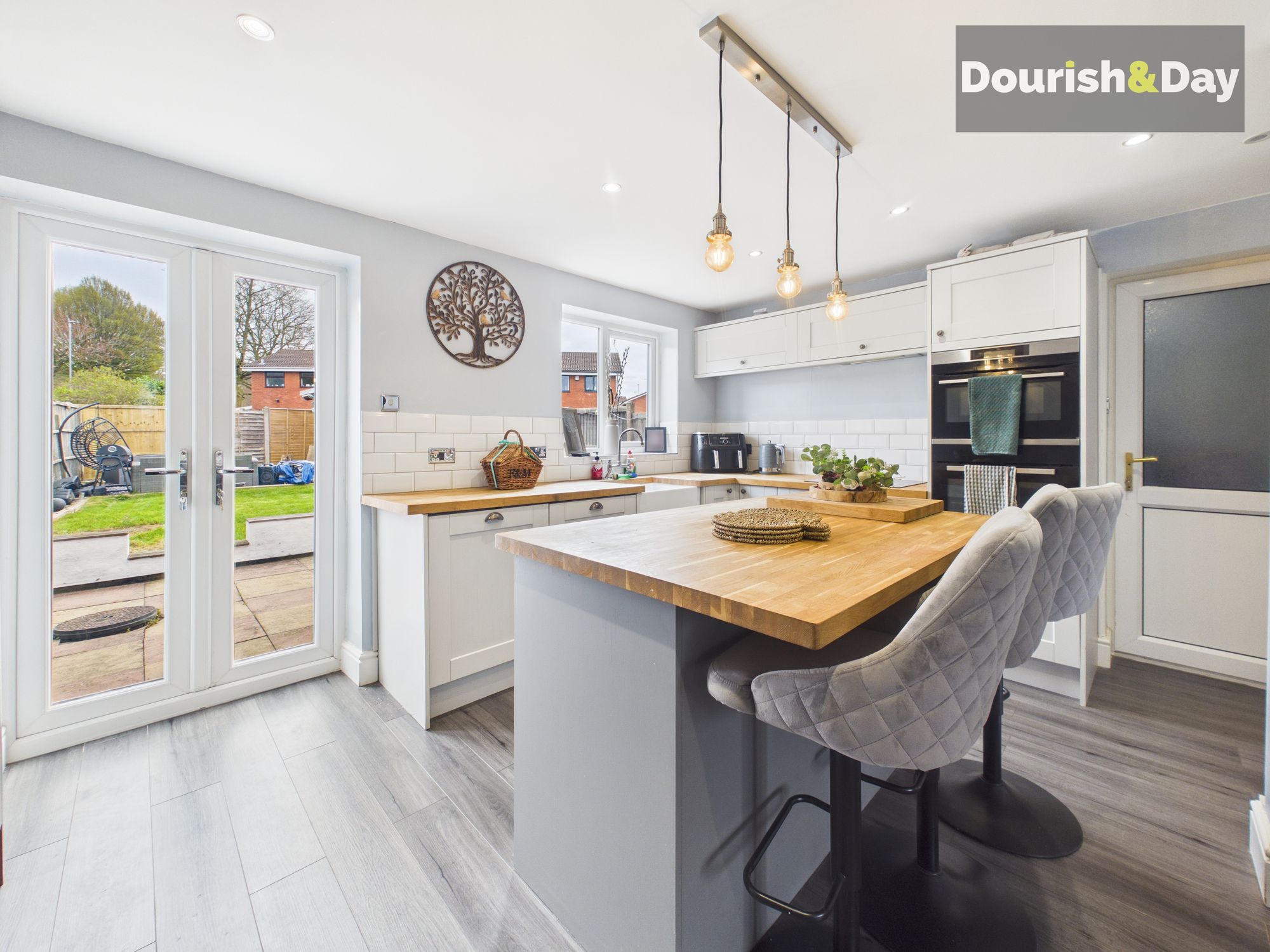 3 bed detached house for sale in Carisbrooke Drive, Stafford, ST17 - Property Image 2