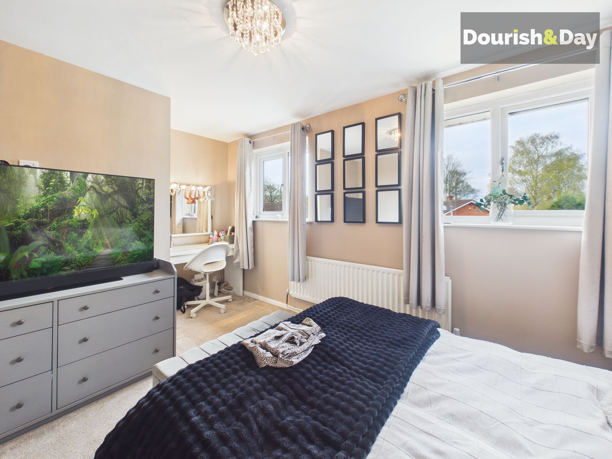 3 bed detached house for sale in Carisbrooke Drive, Stafford, ST17 - Property Image 10