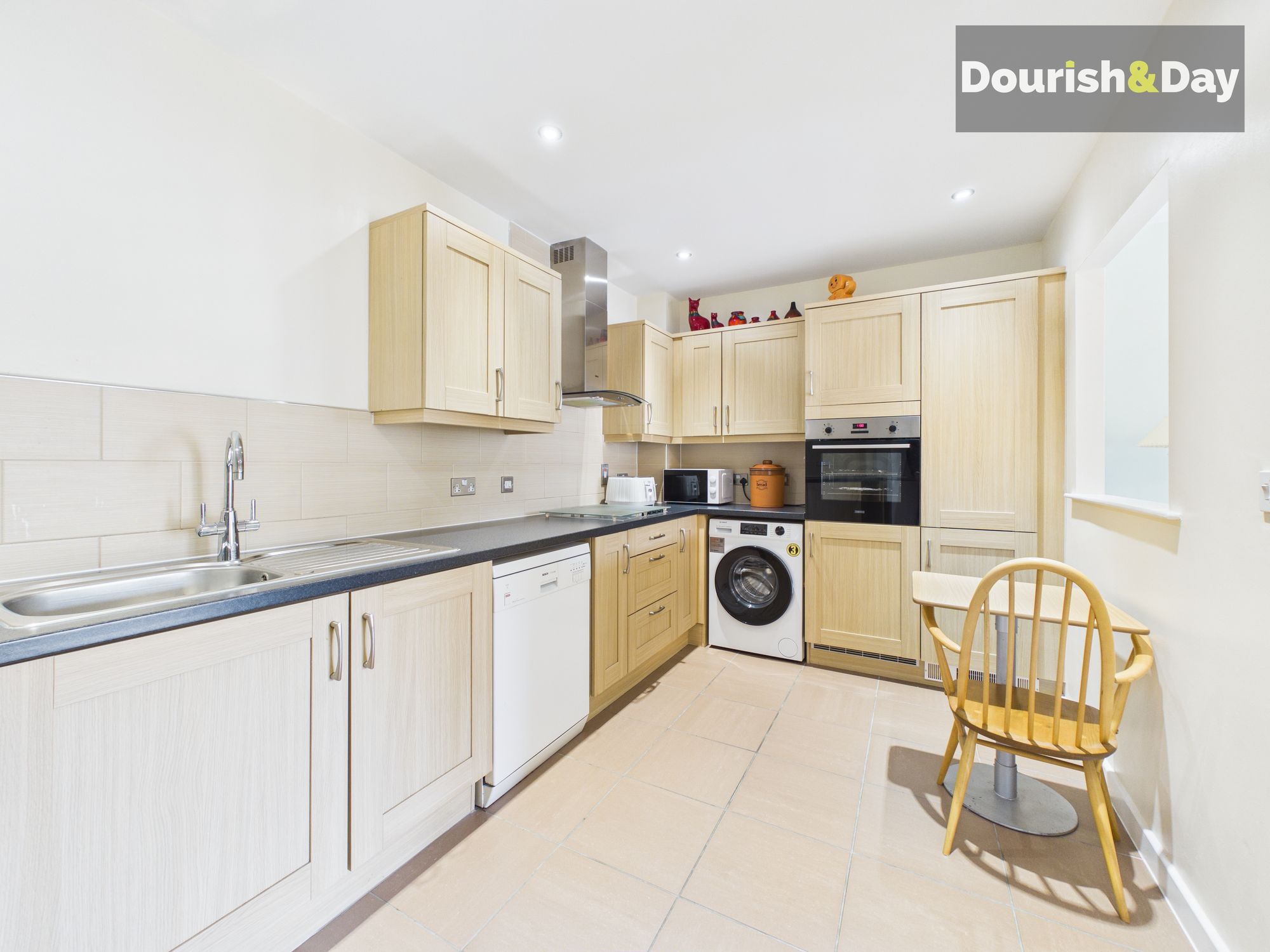 2 bed flat for sale in Tildesley Close, Penkridge, ST19 - Property Image 3