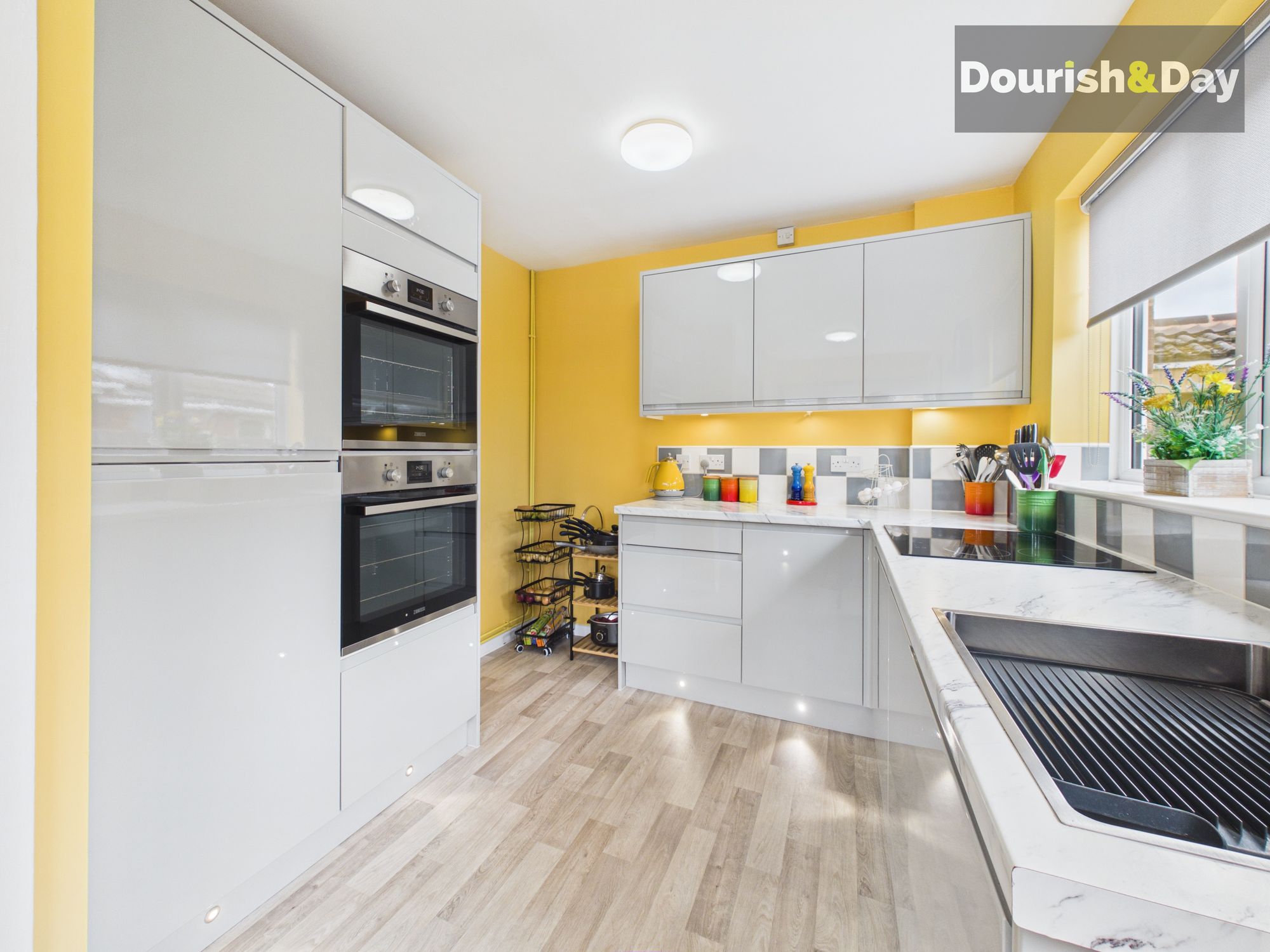 3 bed semi-detached bungalow for sale in Honiton Close, Stafford, ST17 - Property Image 4