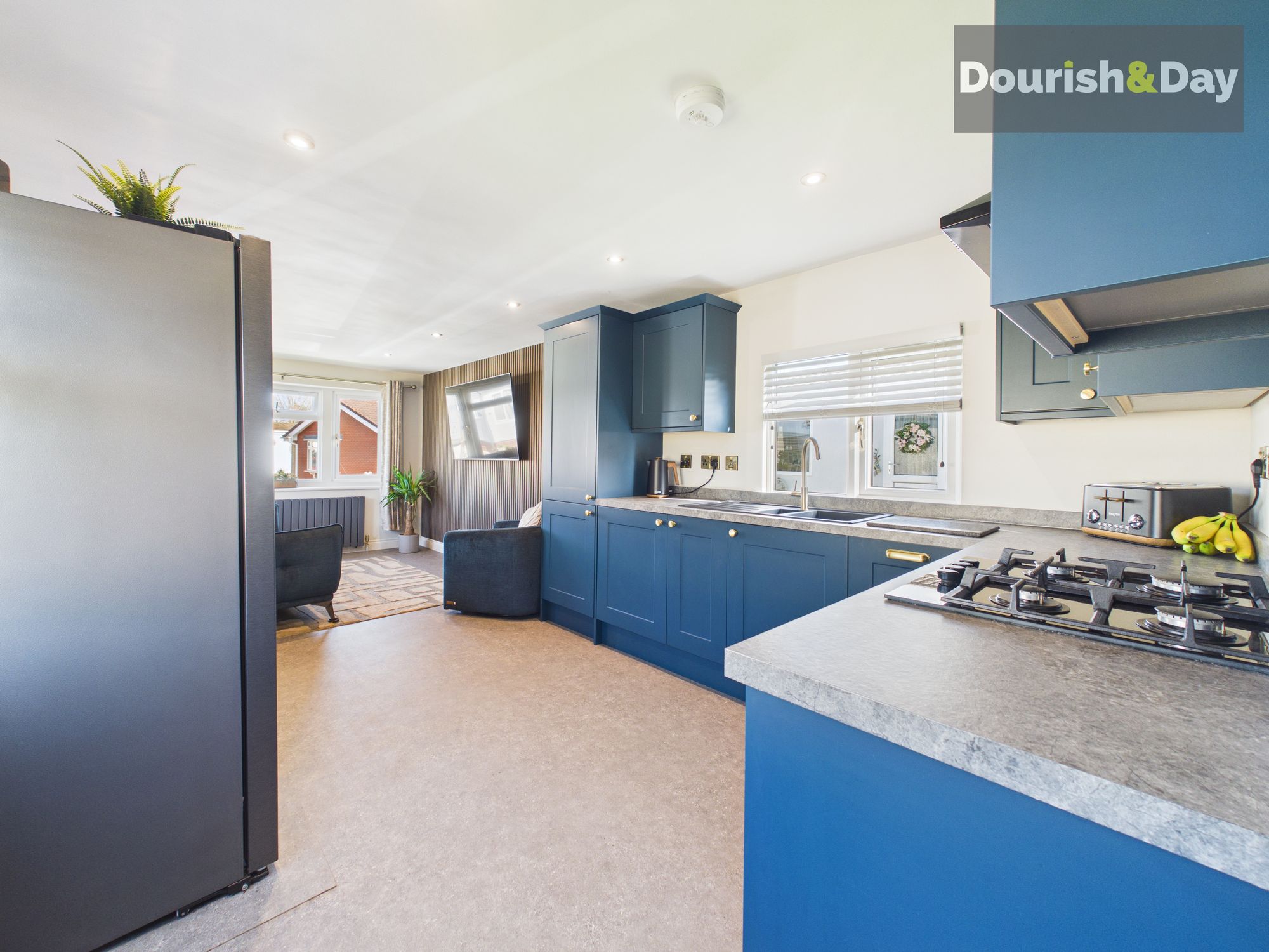 1 bed park home for sale in School Lane, Coven, WV9 - Property Image 2