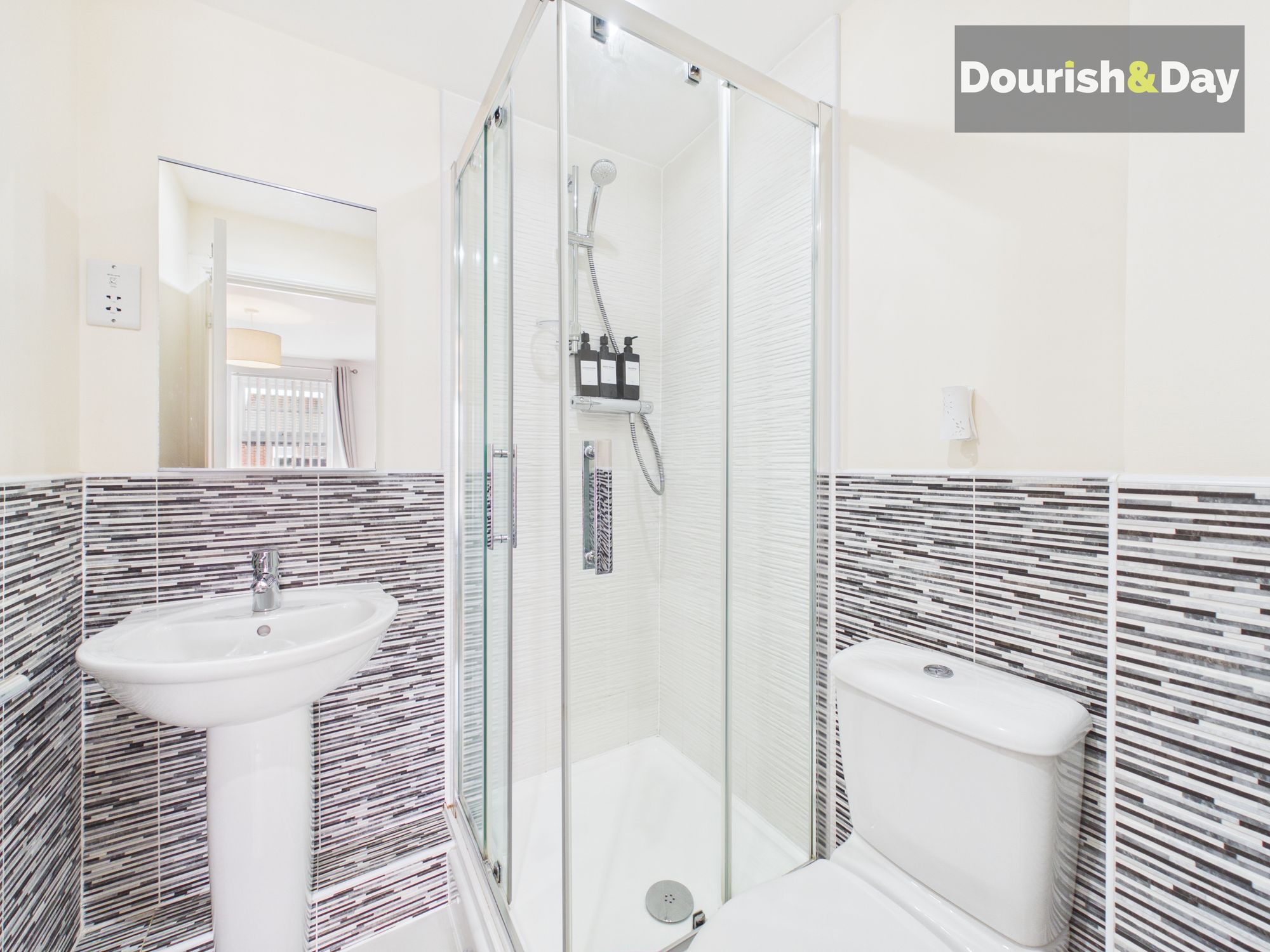 2 bed flat for sale in St. Georges Parkway, Stafford, ST16 - Property Image 7