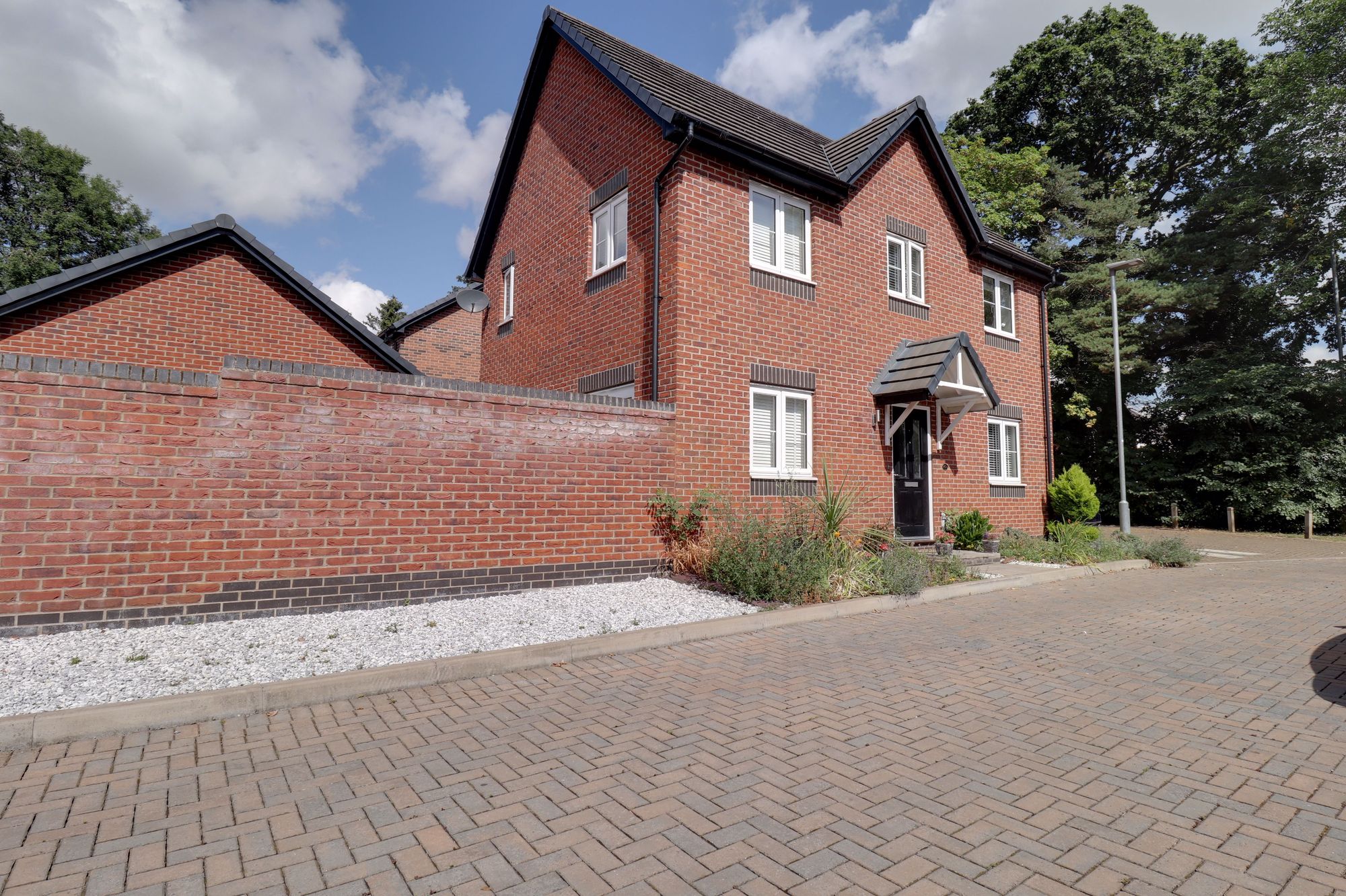 3 bed detached house to rent in Manor Grove, Stafford, ST16