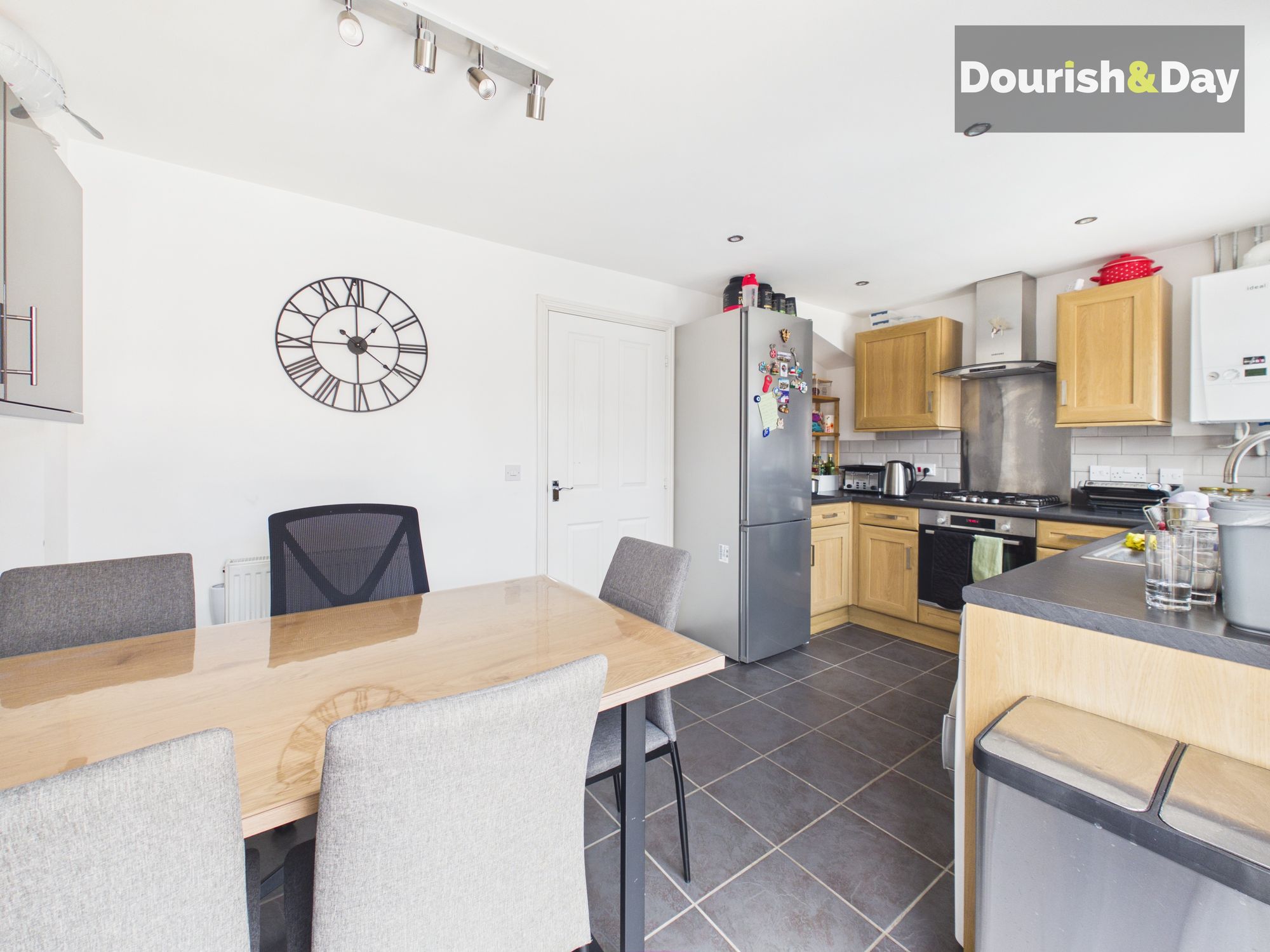 3 bed end of terrace house for sale in Fieldhouse Way, Stafford, ST17 - Property Image 8