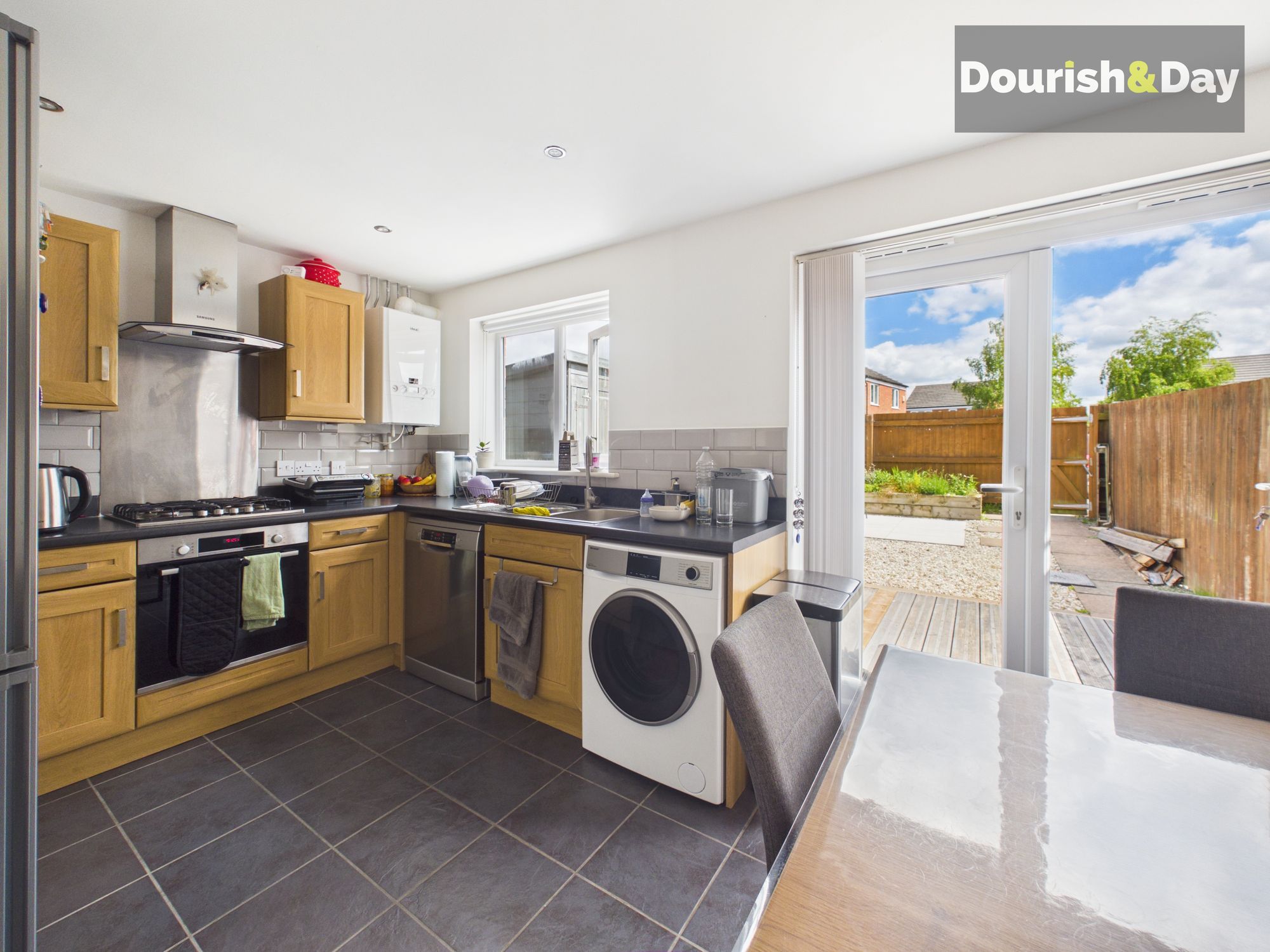 3 bed end of terrace house for sale in Fieldhouse Way, Stafford, ST17 - Property Image 4