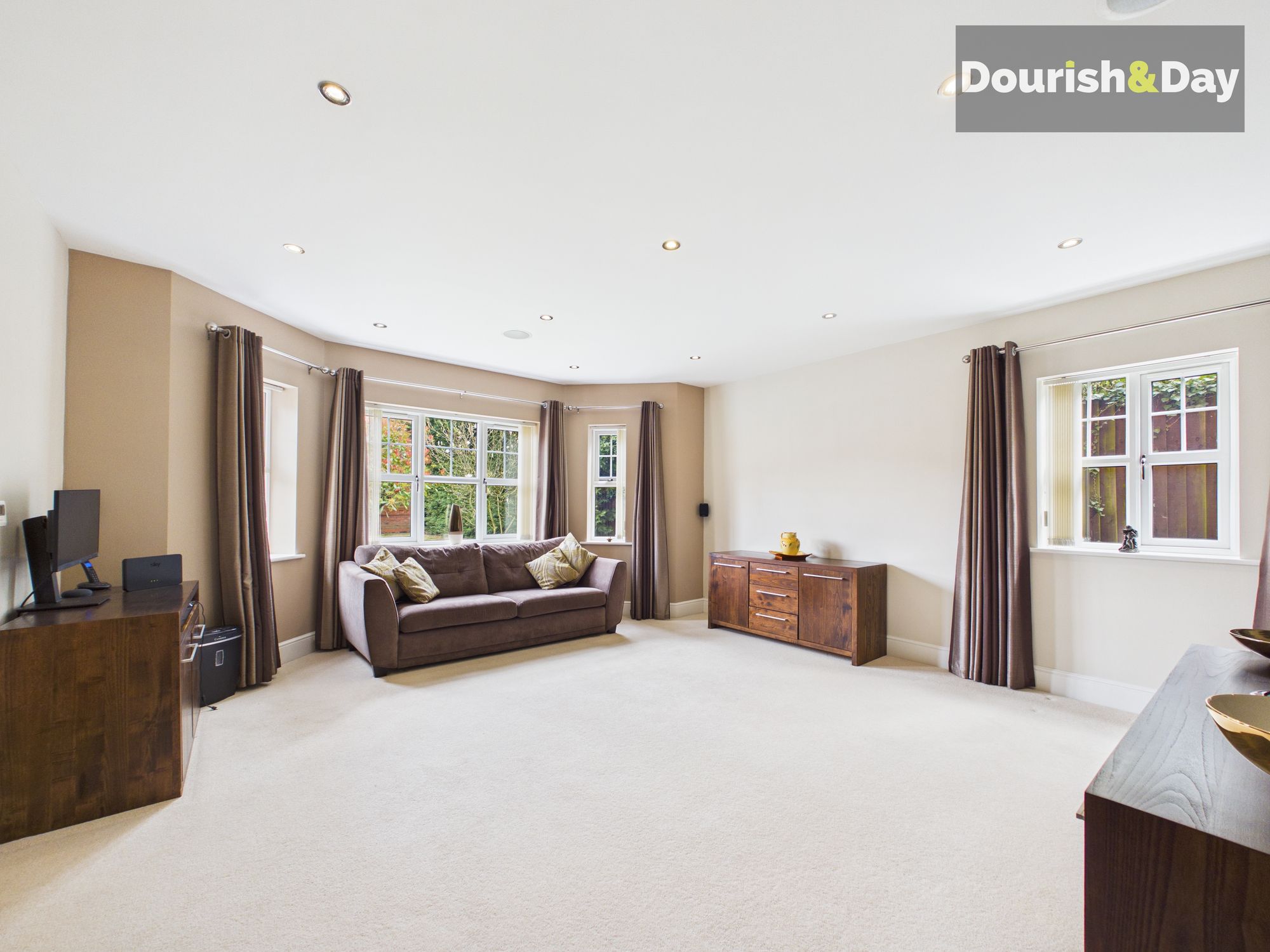 6 bed detached house for sale in The Green, Milford, ST17 - Property Image 12