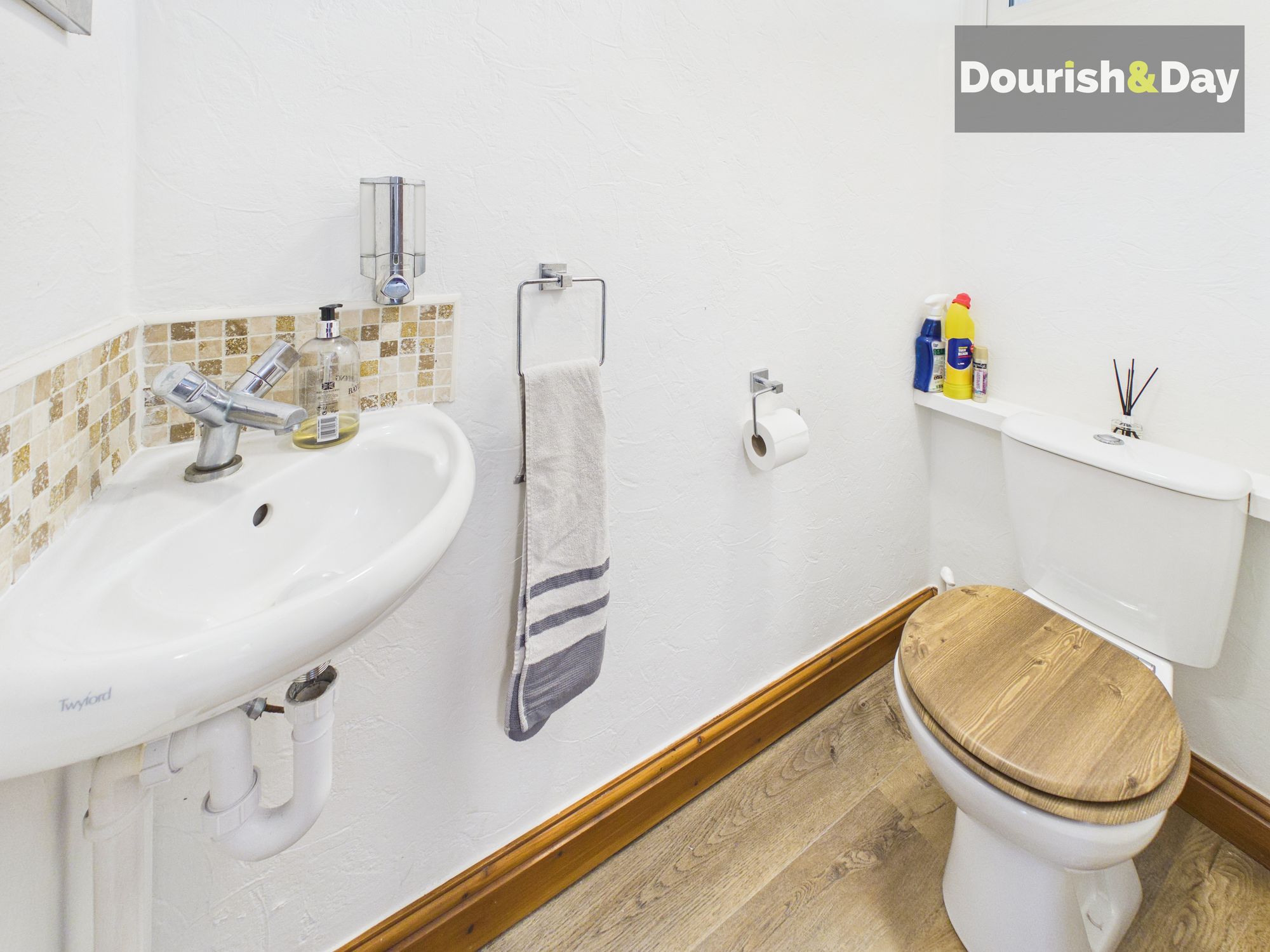 5 bed detached house for sale in Honeybee Cottage - Property Image 15