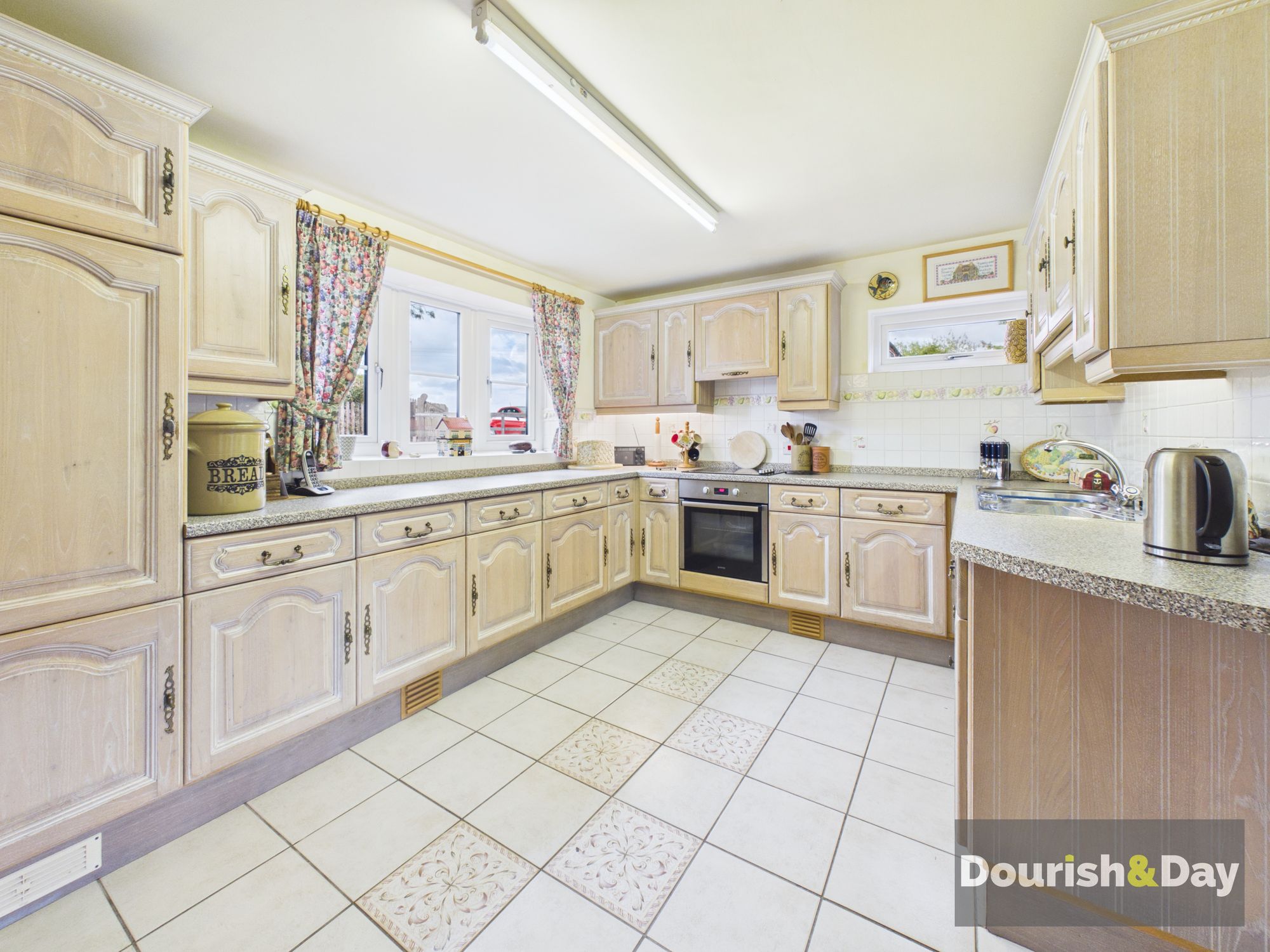 3 bed detached house for sale in Cox Bank, Crewe, CW3 - Property Image 3