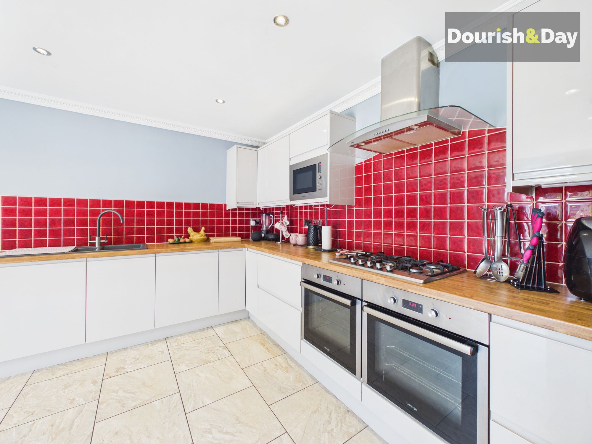 4 bed detached house for sale in Long Lane, Essington, WV11 - Property Image 3