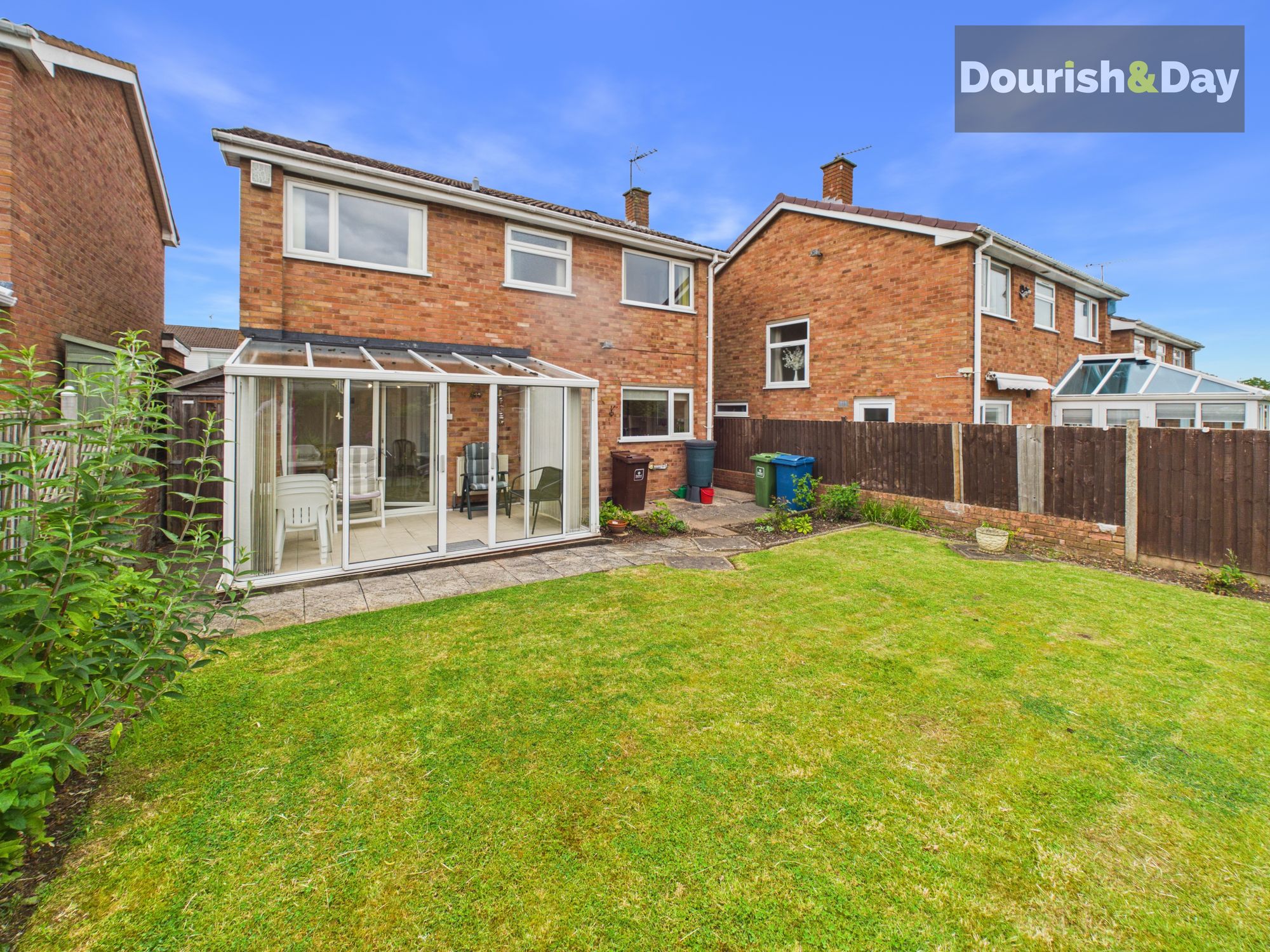4 bed detached house for sale in Aldbury Close, Stafford, ST16 - Property Image 4