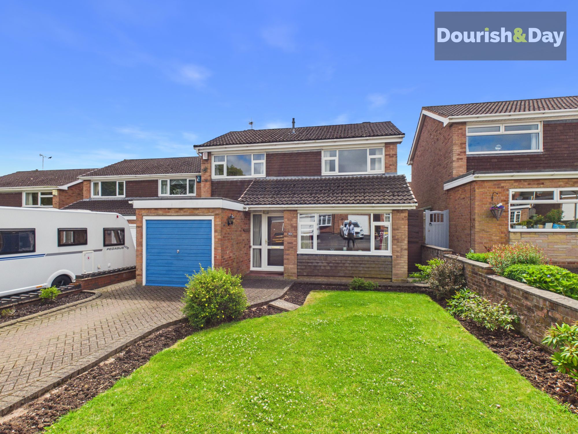 4 bed detached house for sale in Aldbury Close, Stafford, ST16