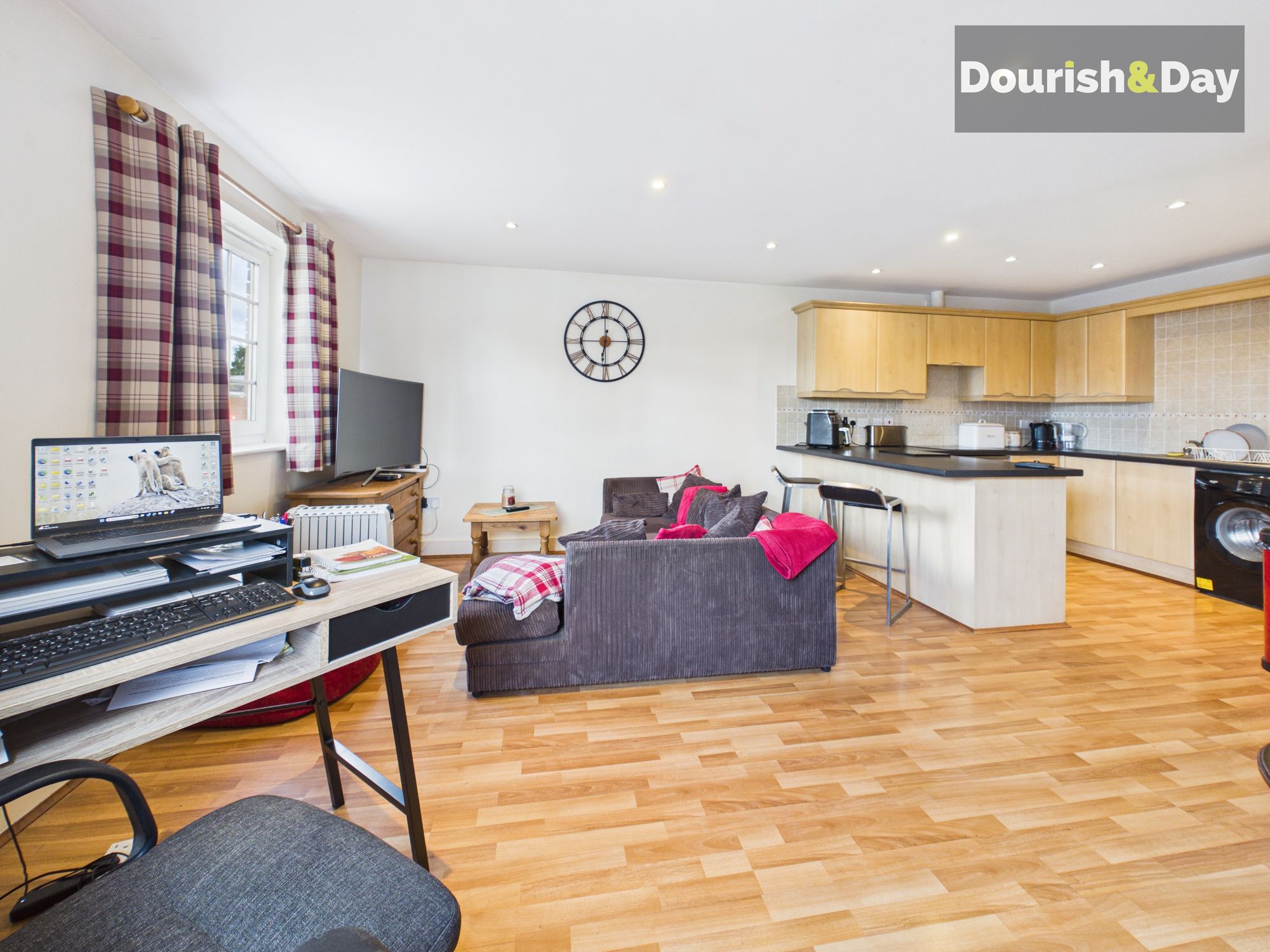 2 bed flat for sale in Rosemary Lane, Whitchurch, SY13 - Property Image 2