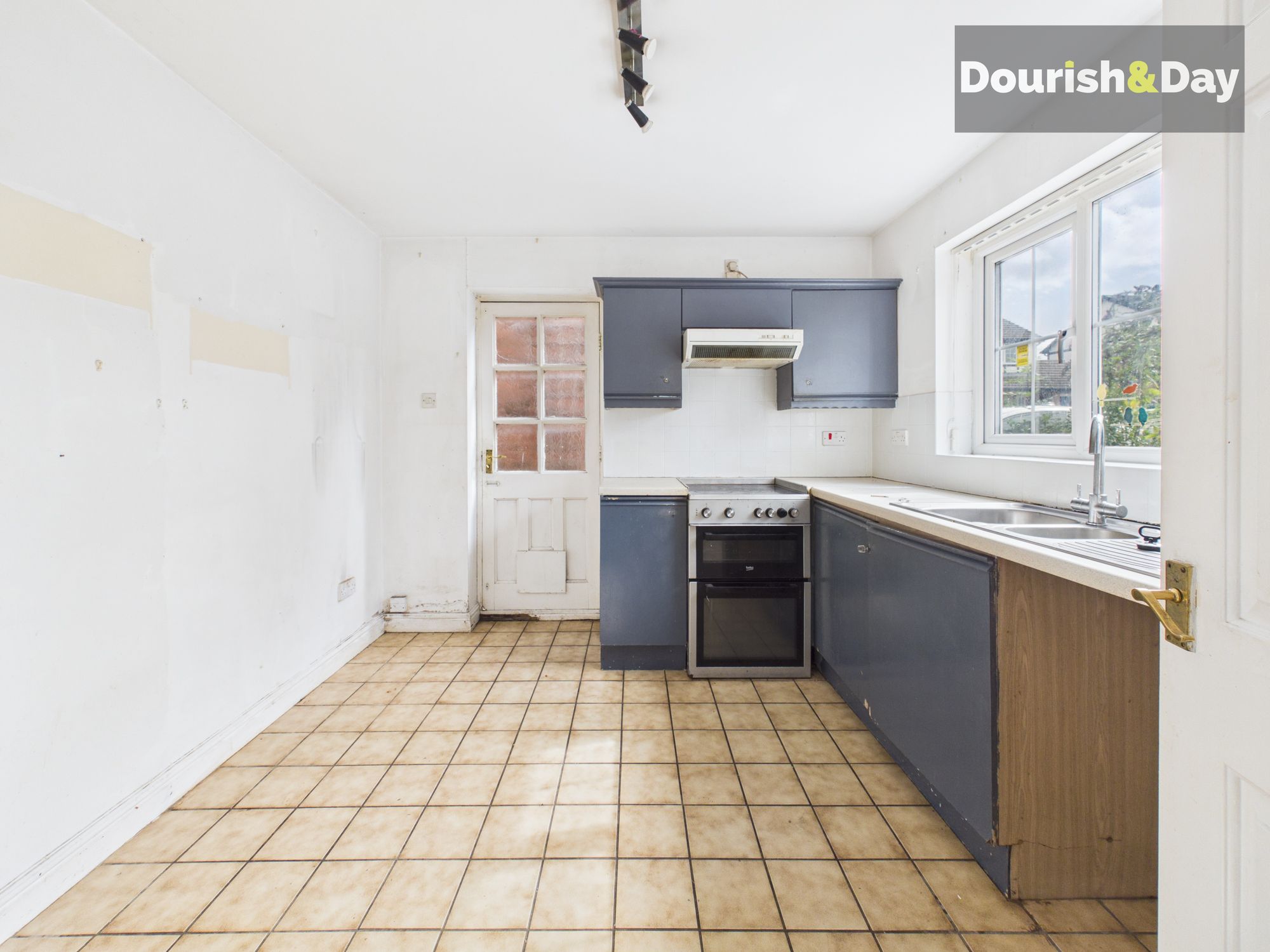 3 bed detached house for sale in Market Place, Hampton, SY14 - Property Image 3