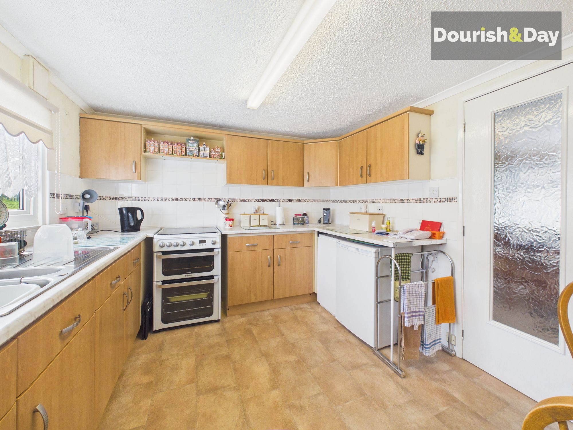 3 bed park home for sale in Lodgefield Park, Stafford, ST17  - Property Image 3