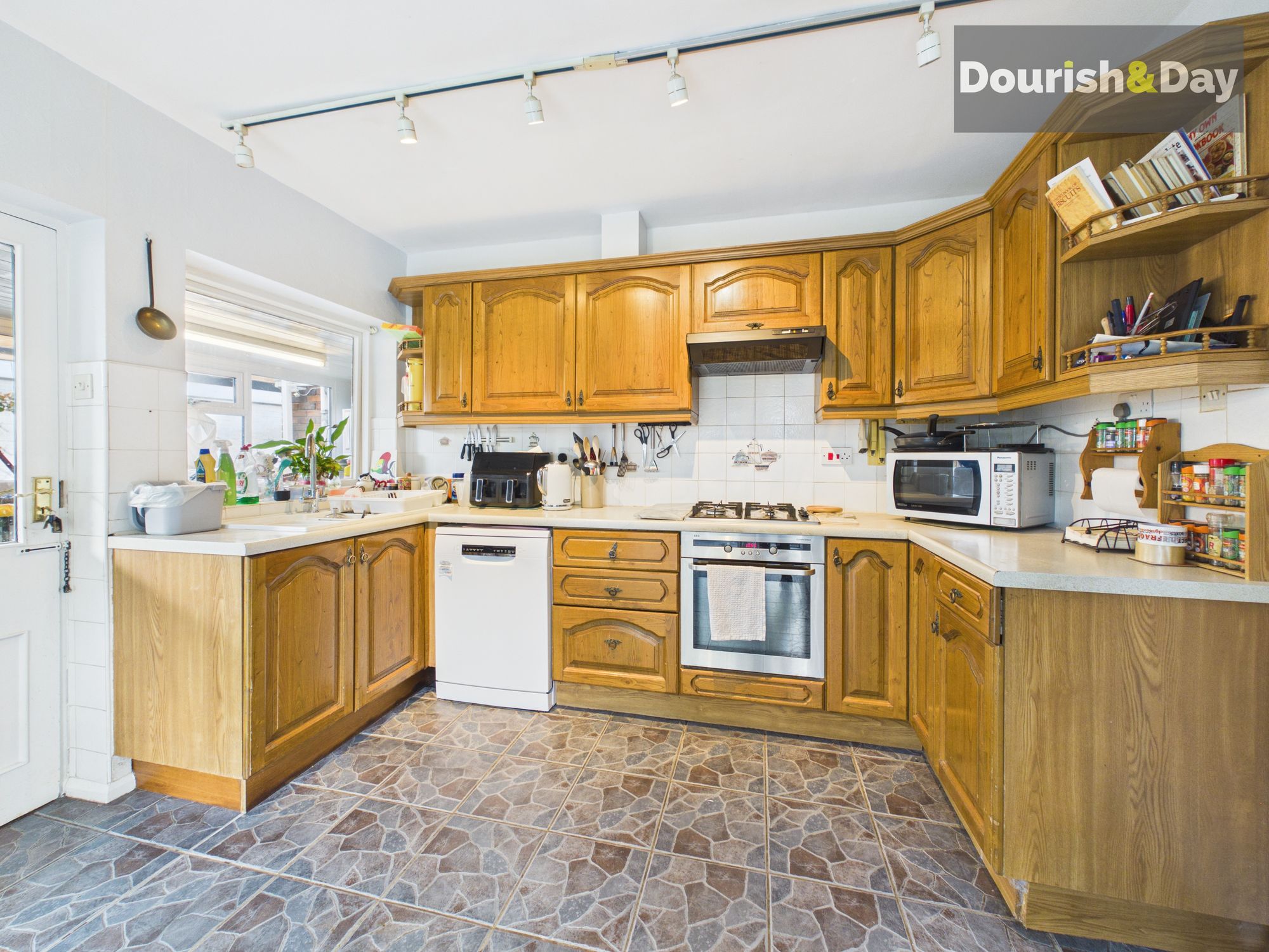 3 bed detached bungalow for sale in Lower Penkridge Road, Acton Trussell, ST17 - Property Image 5