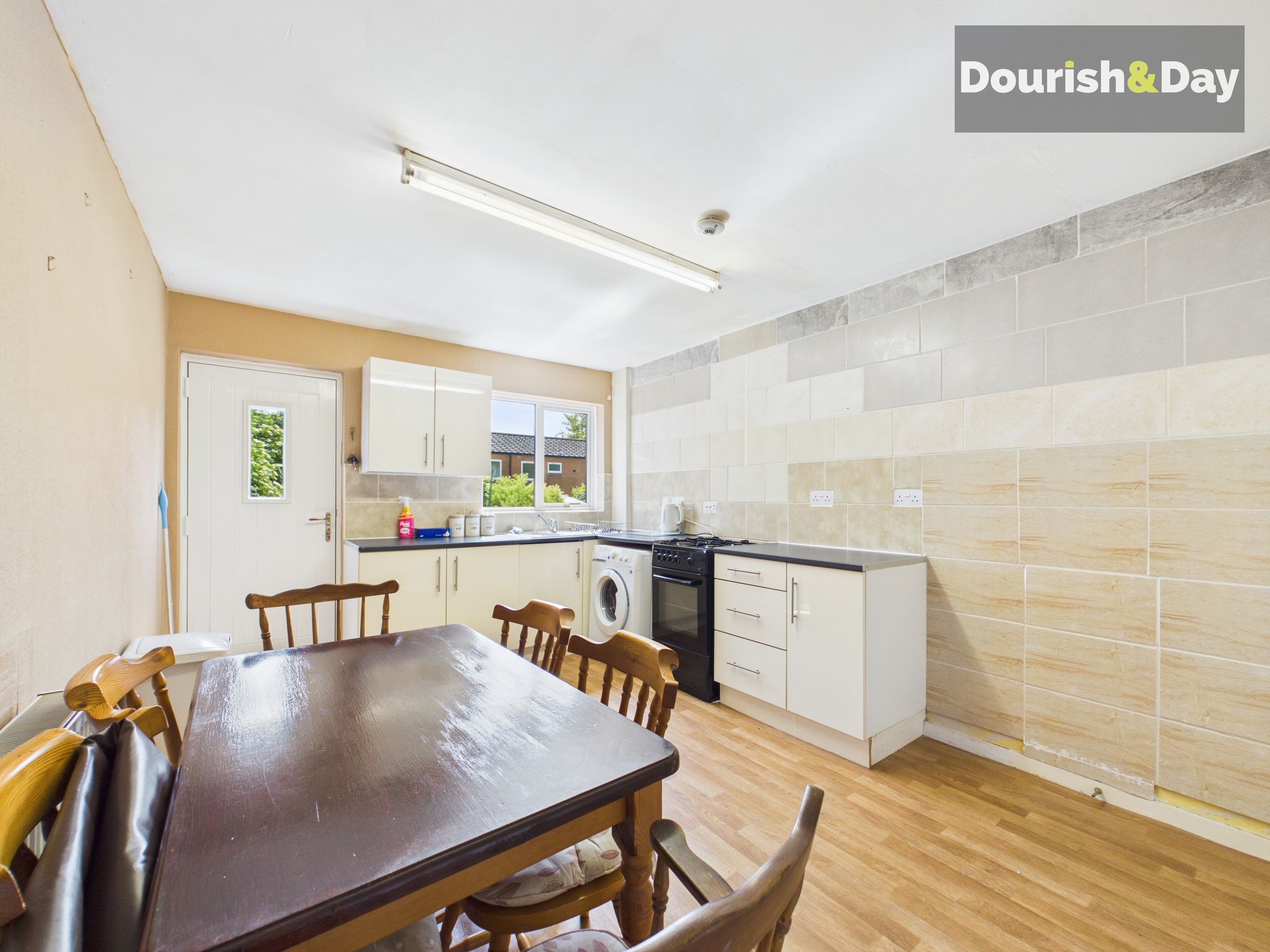 3 bed mid-terraced house for sale in Shaw Gardens, Stafford, ST17 - Property Image 3