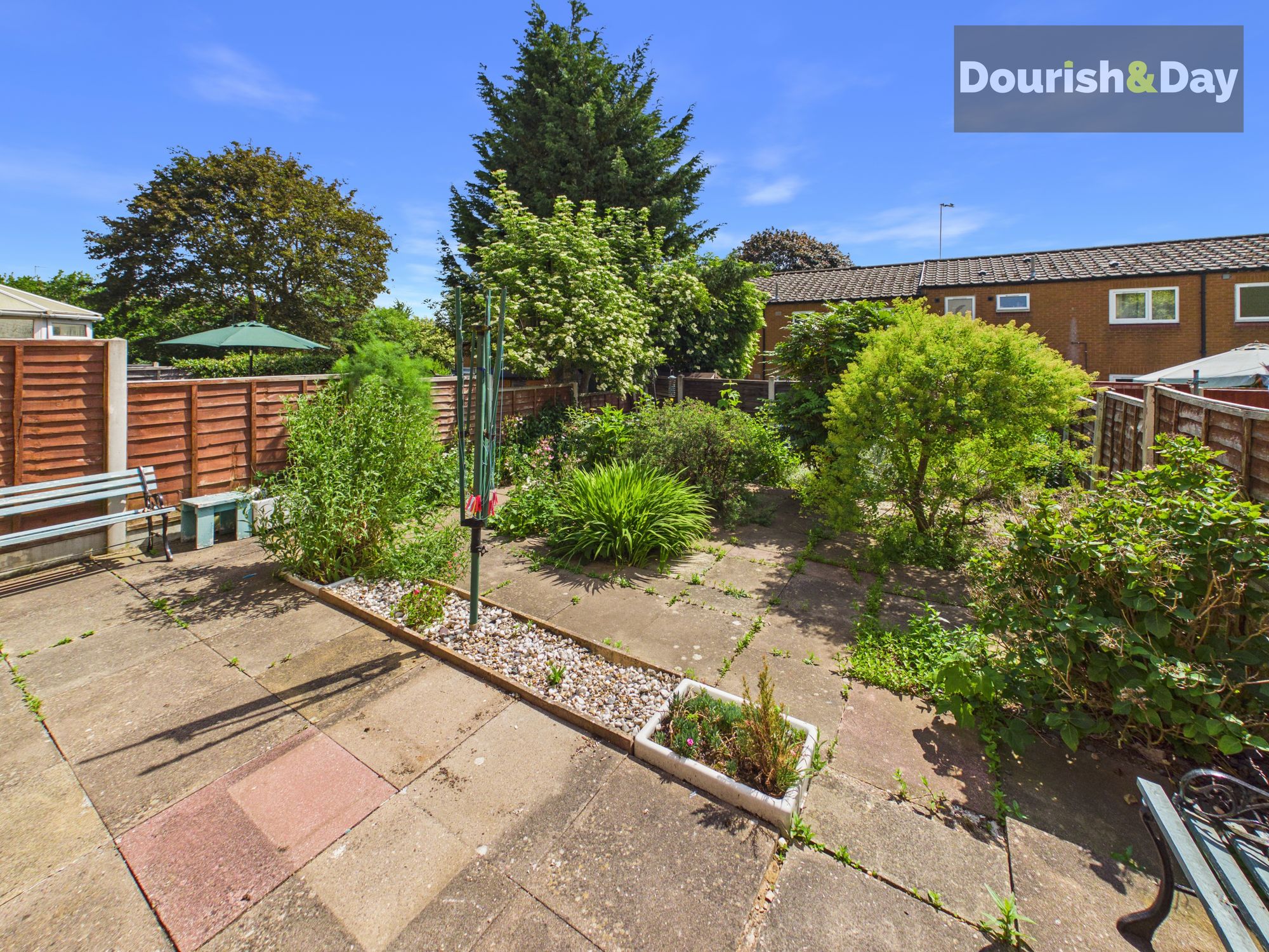 3 bed mid-terraced house for sale in Shaw Gardens, Stafford, ST17 - Property Image 4