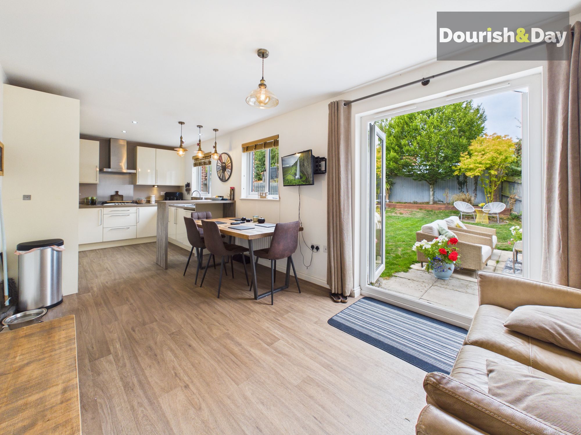 4 bed detached house for sale in Hughes Lane, Malpas, SY14 - Property Image 2