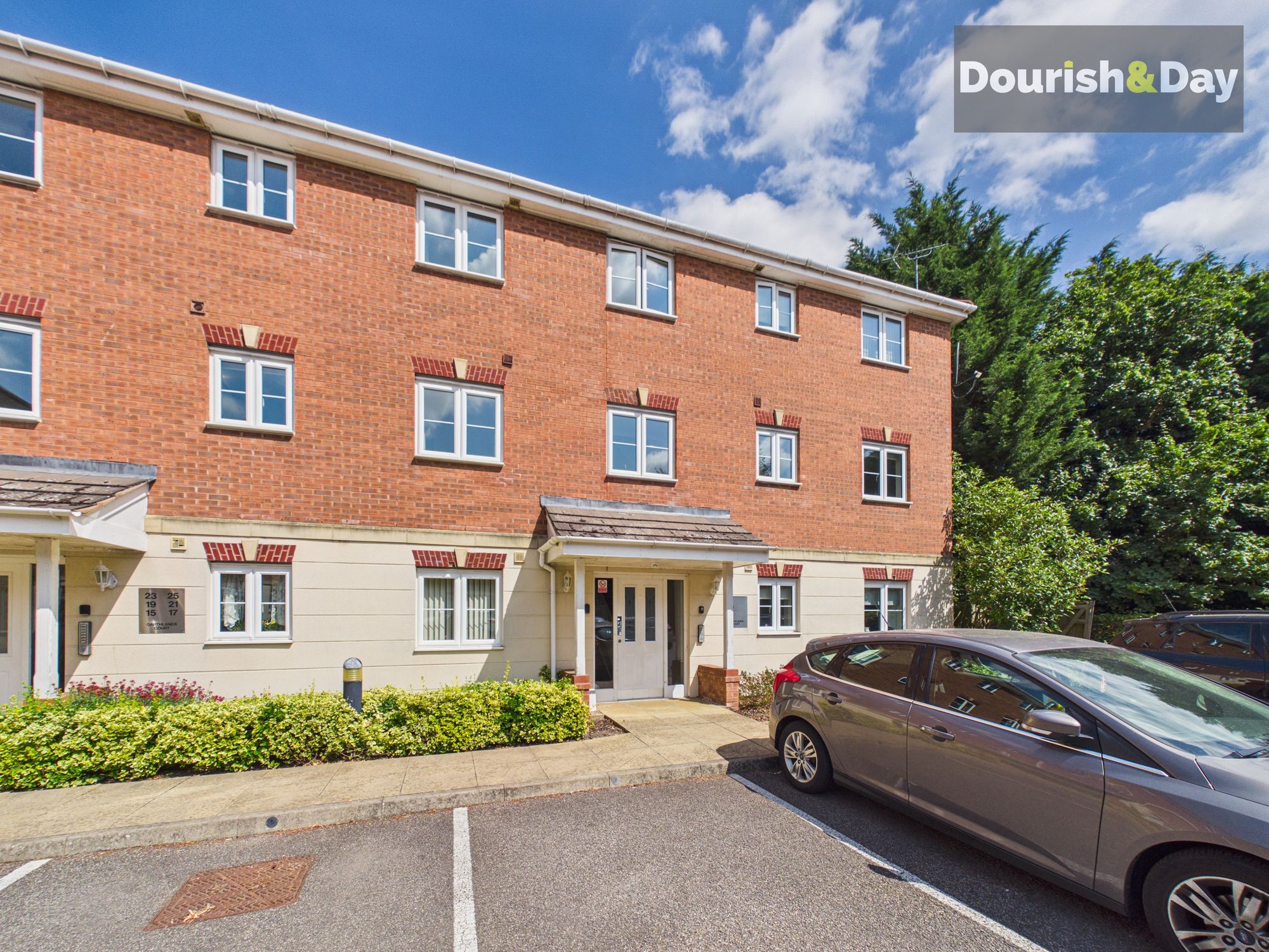 2 bed flat for sale in The Garthlands, Stafford, ST17 - Property Image 1