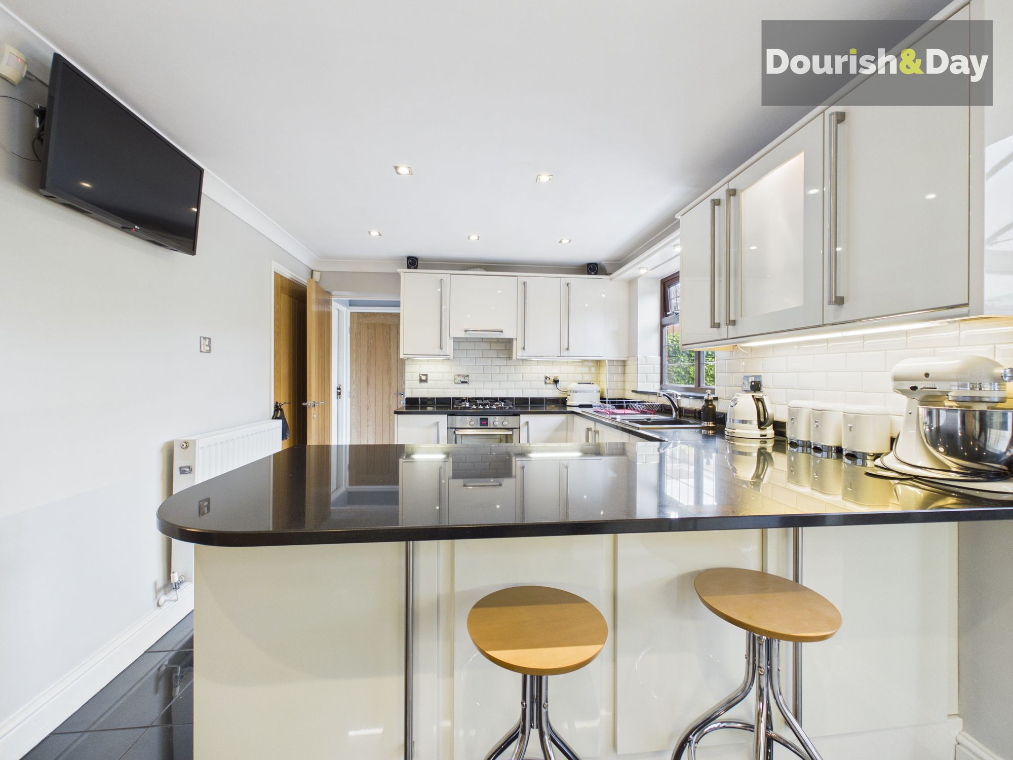 4 bed detached house for sale in Larchmere Drive, Essington, WV11  - Property Image 9