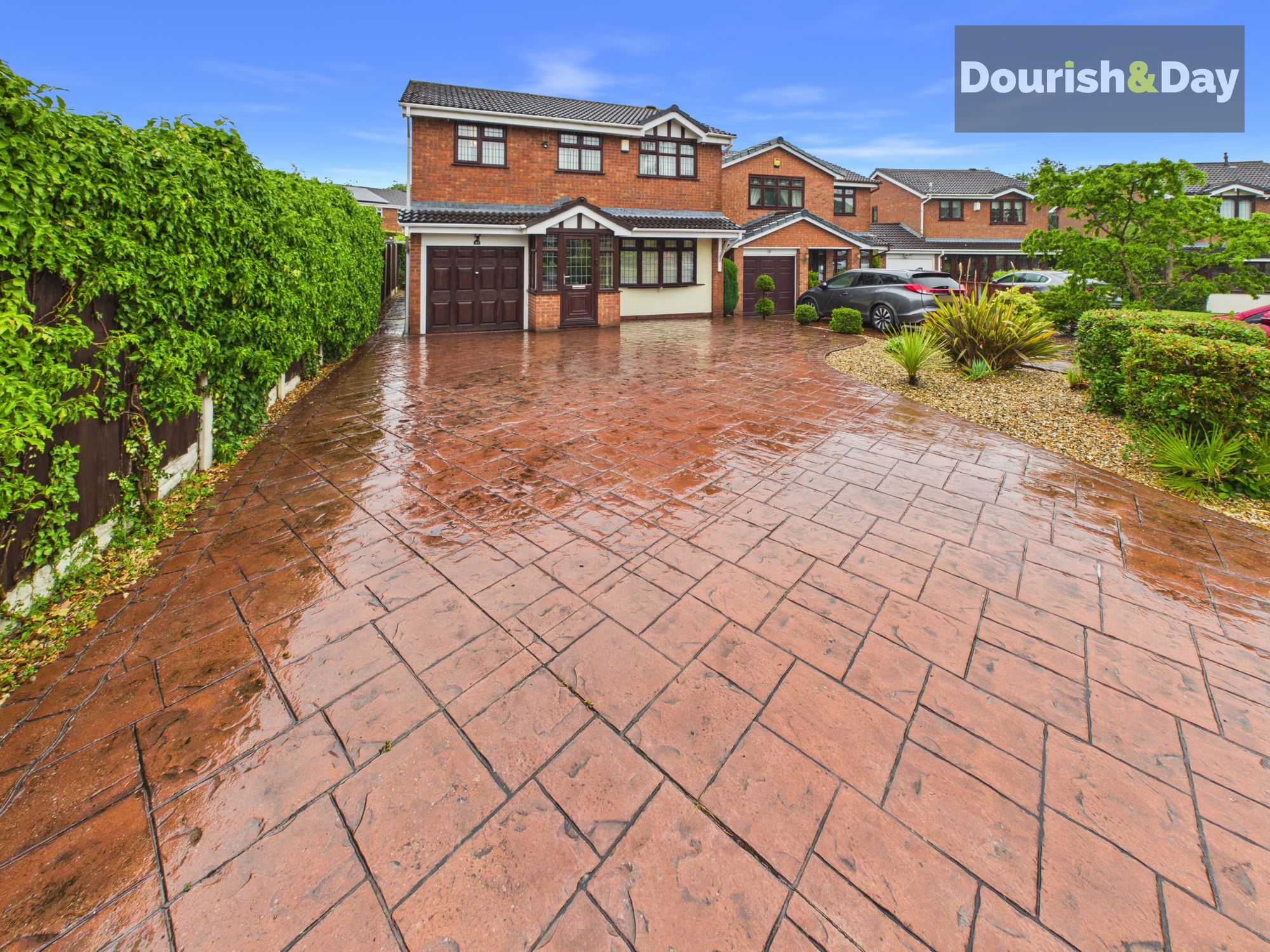 4 bed detached house for sale in Larchmere Drive, Essington, WV11