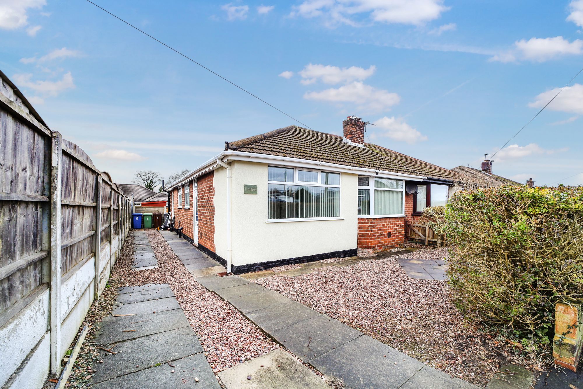 semi-detached bungalow to rent in Sunnyside Road