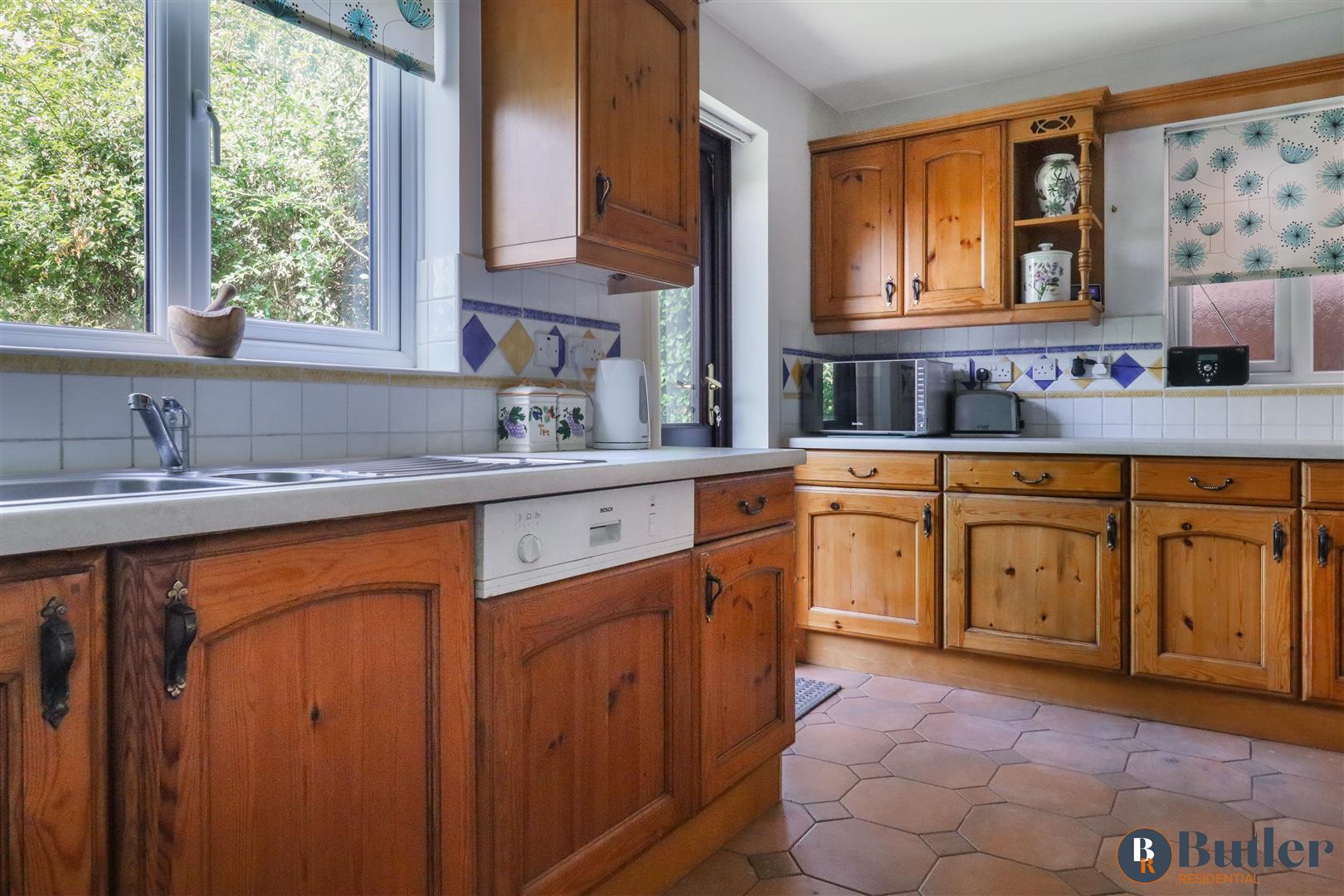 4 bed detached house for sale in Green Meadow, Potters Bar 3