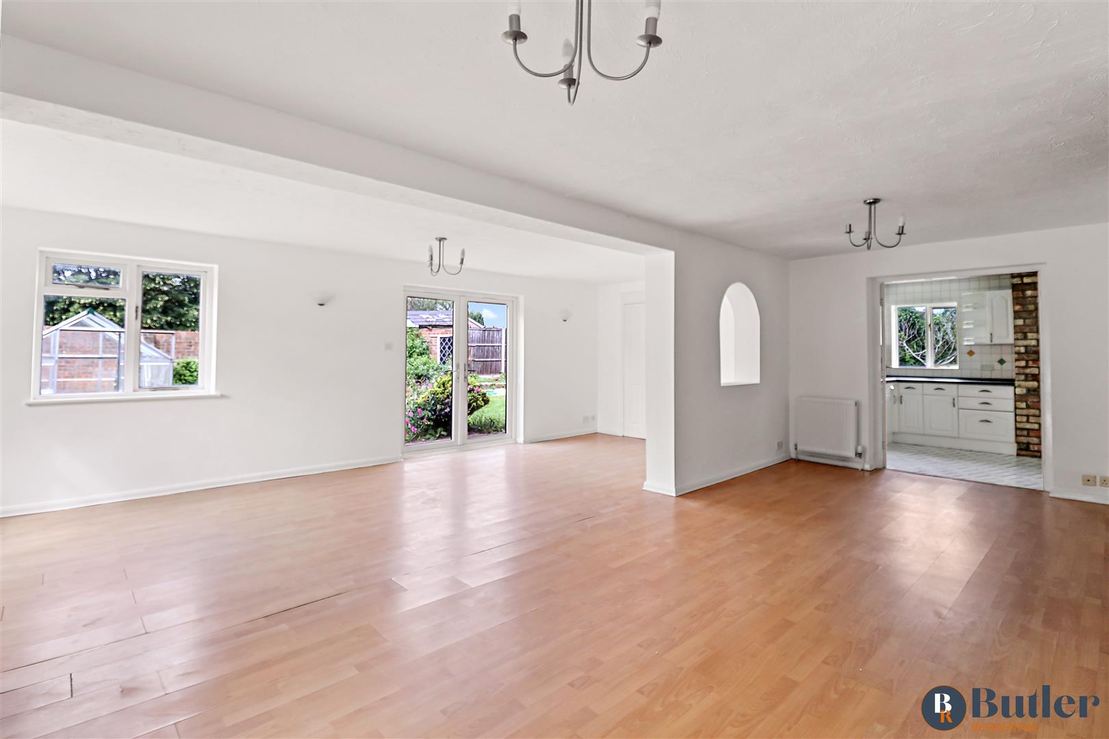 4 bed detached house for sale in Bishops Way, St. Neots  - Property Image 2