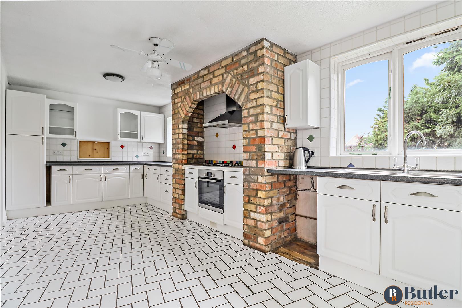 4 bed detached house for sale in Bishops Way, St. Neots 6