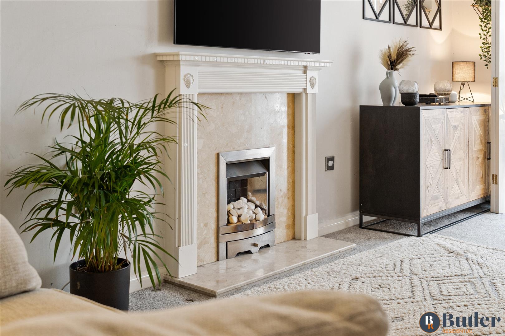 6 bed detached house for sale in Lomond Way, Stevenage 4