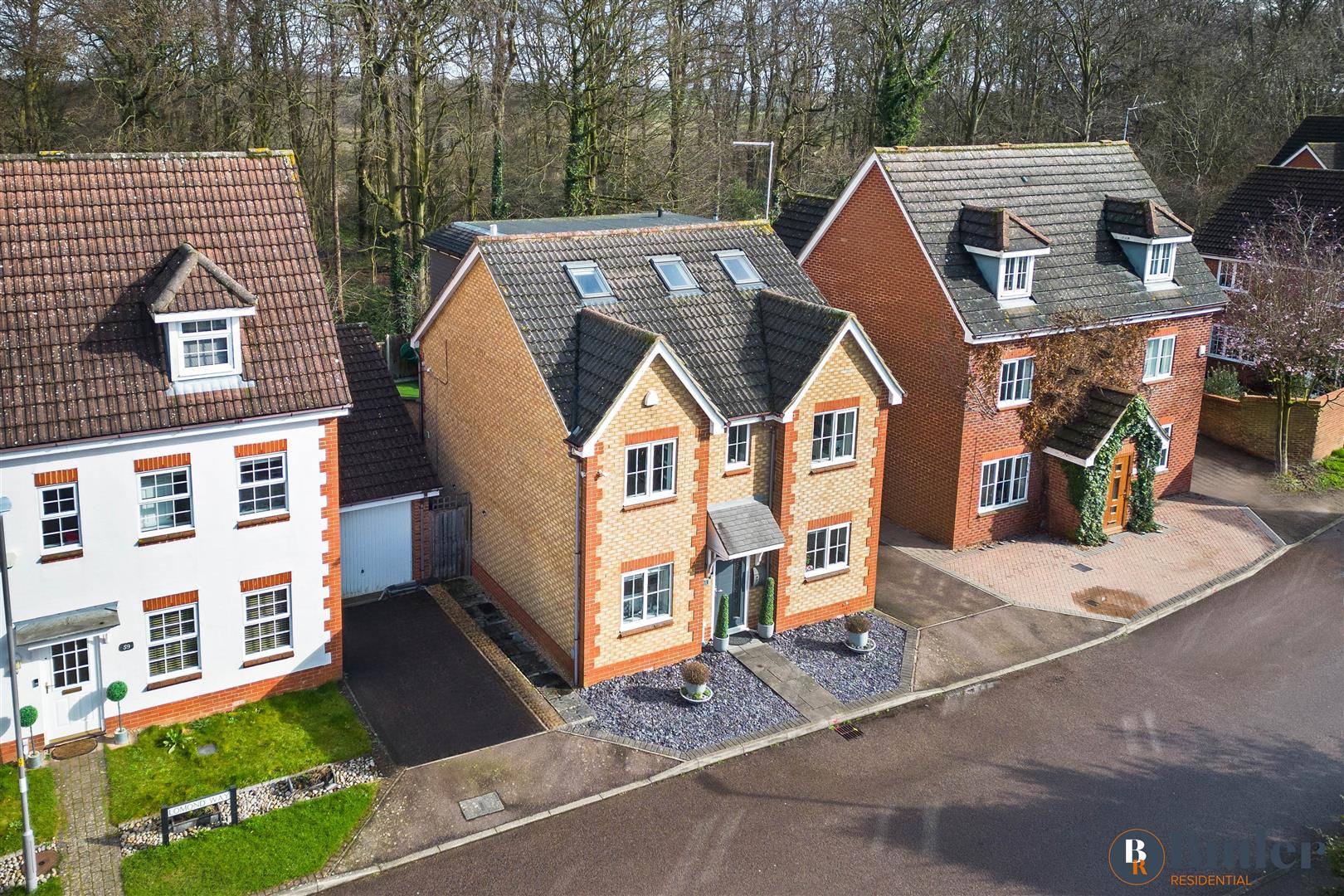 6 bed detached house for sale in Lomond Way, Stevenage  - Property Image 2