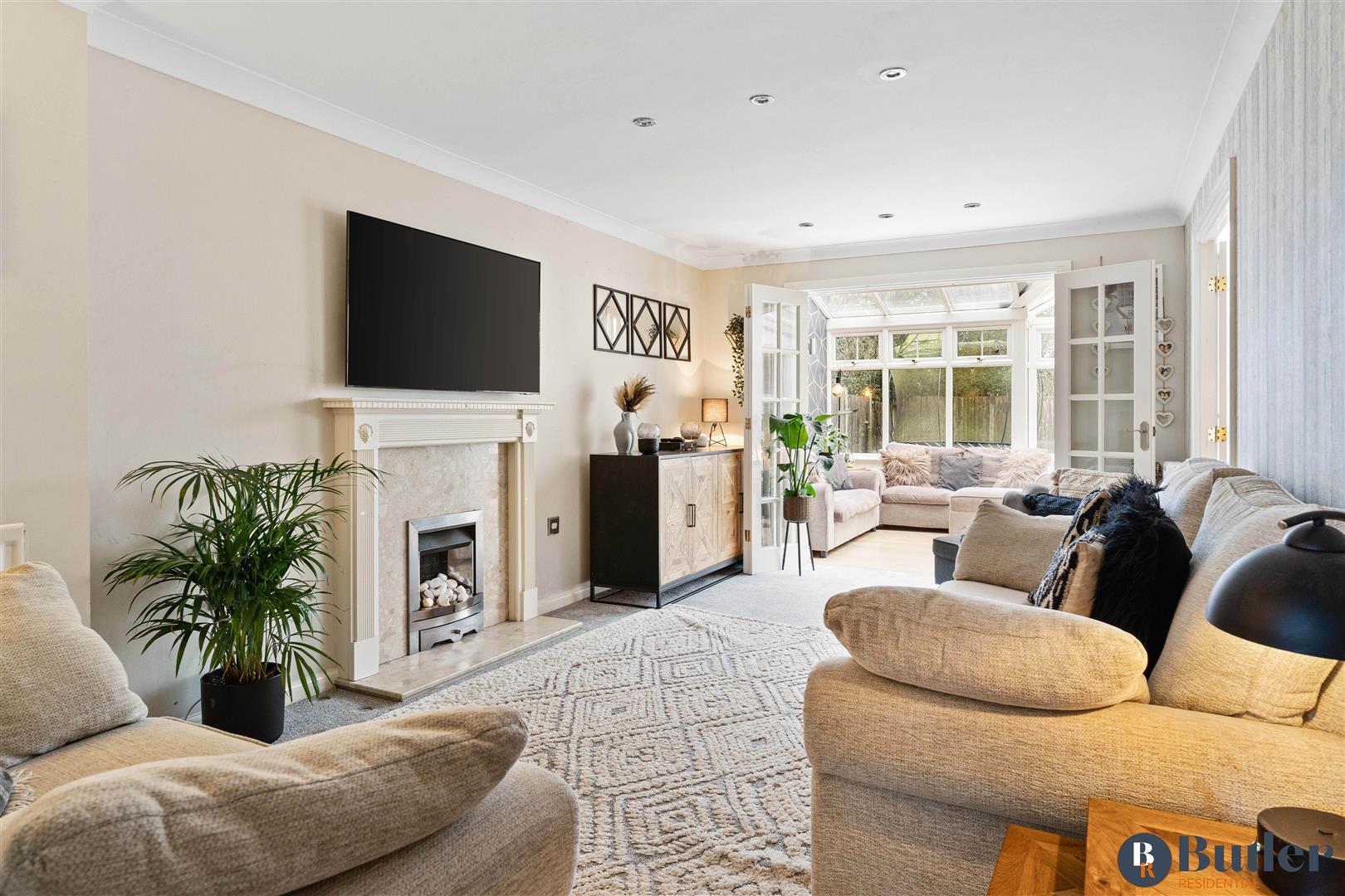 6 bed detached house for sale in Lomond Way, Stevenage 3