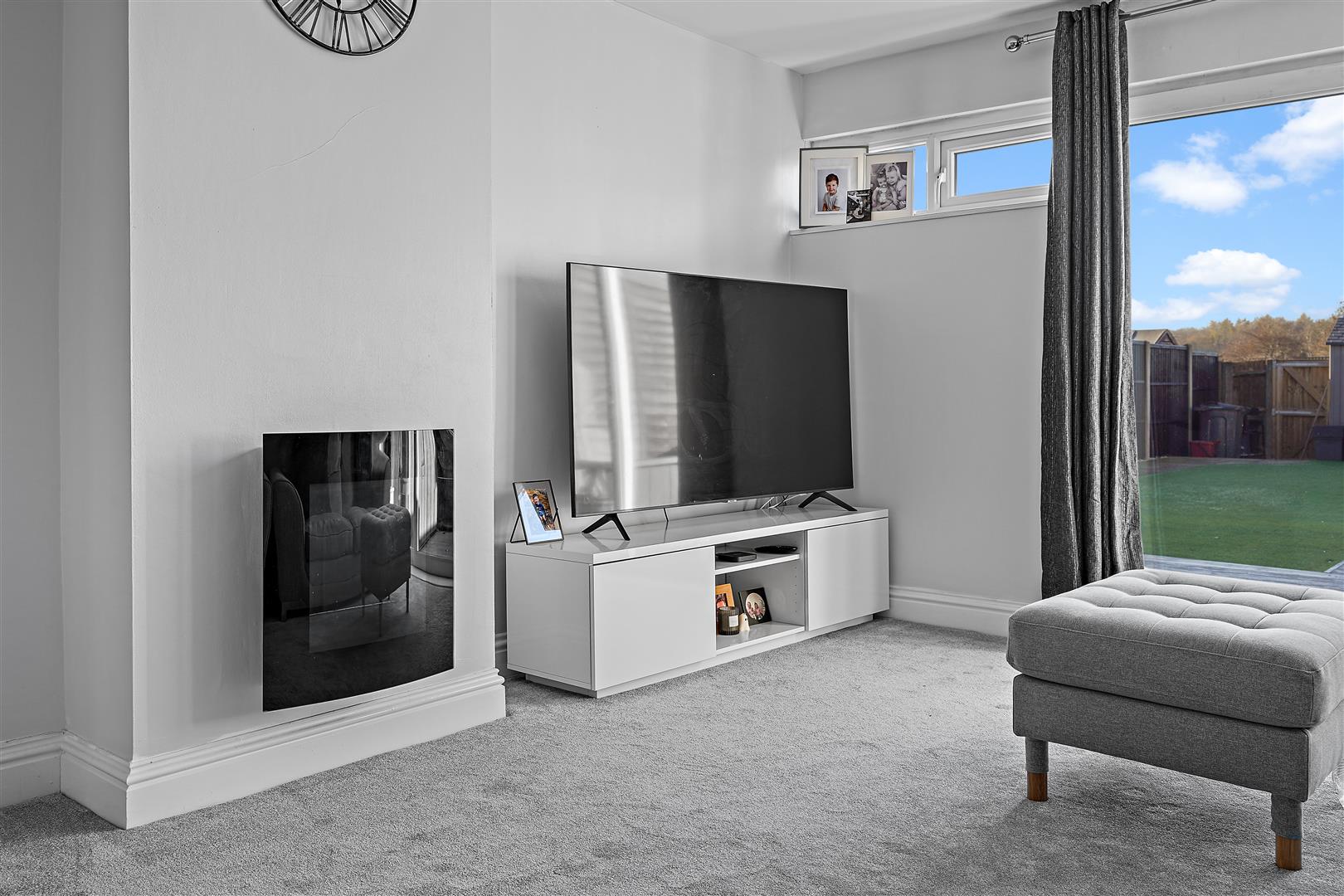 2 bed terraced house for sale in Bronte Paths, Stevenage 6