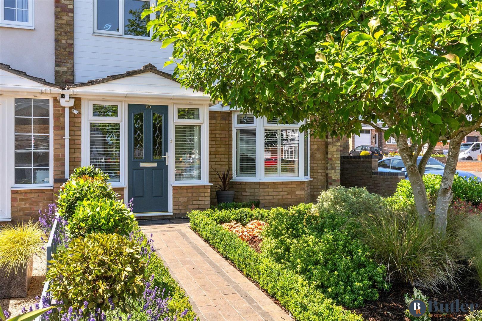 3 bed semi-detached house for sale in Burns Close, Stevenage  - Property Image 3