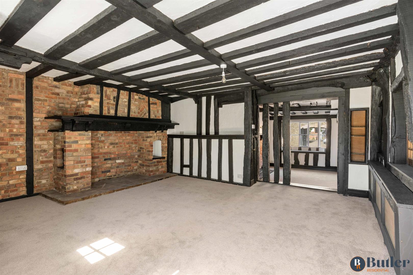 4 bed semi-detached house for sale in Hitchin Street, Baldock  - Property Image 2