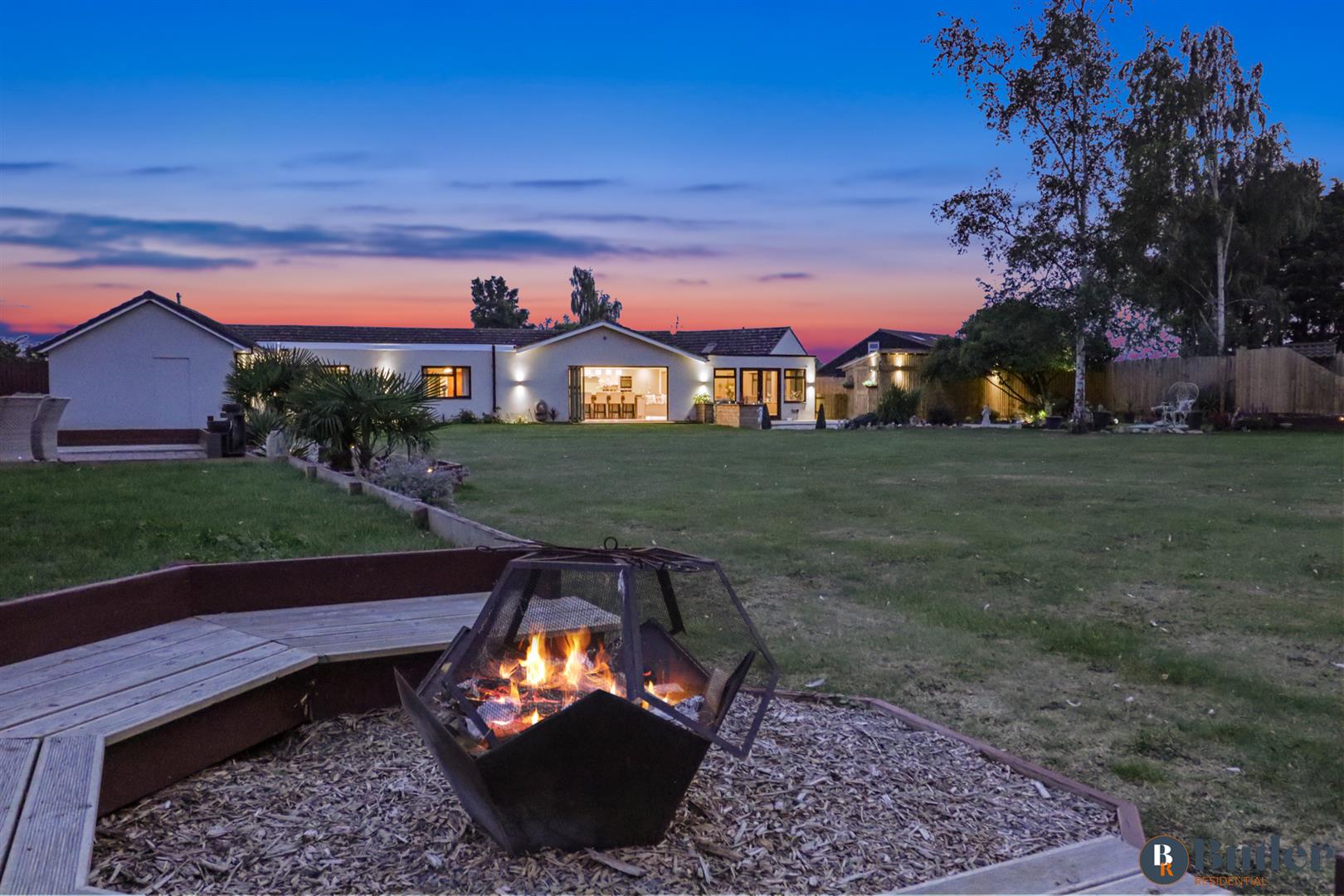 4 bed detached bungalow for sale in Meadow Green End, Landbeach 101