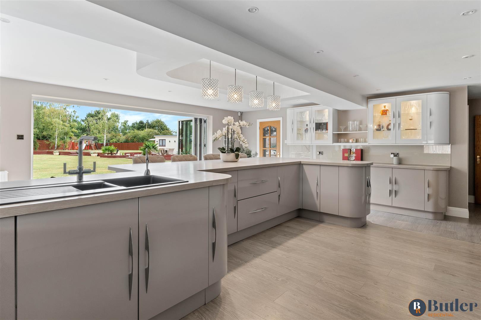 4 bed detached bungalow for sale in Meadow Green End, Landbeach  - Property Image 3