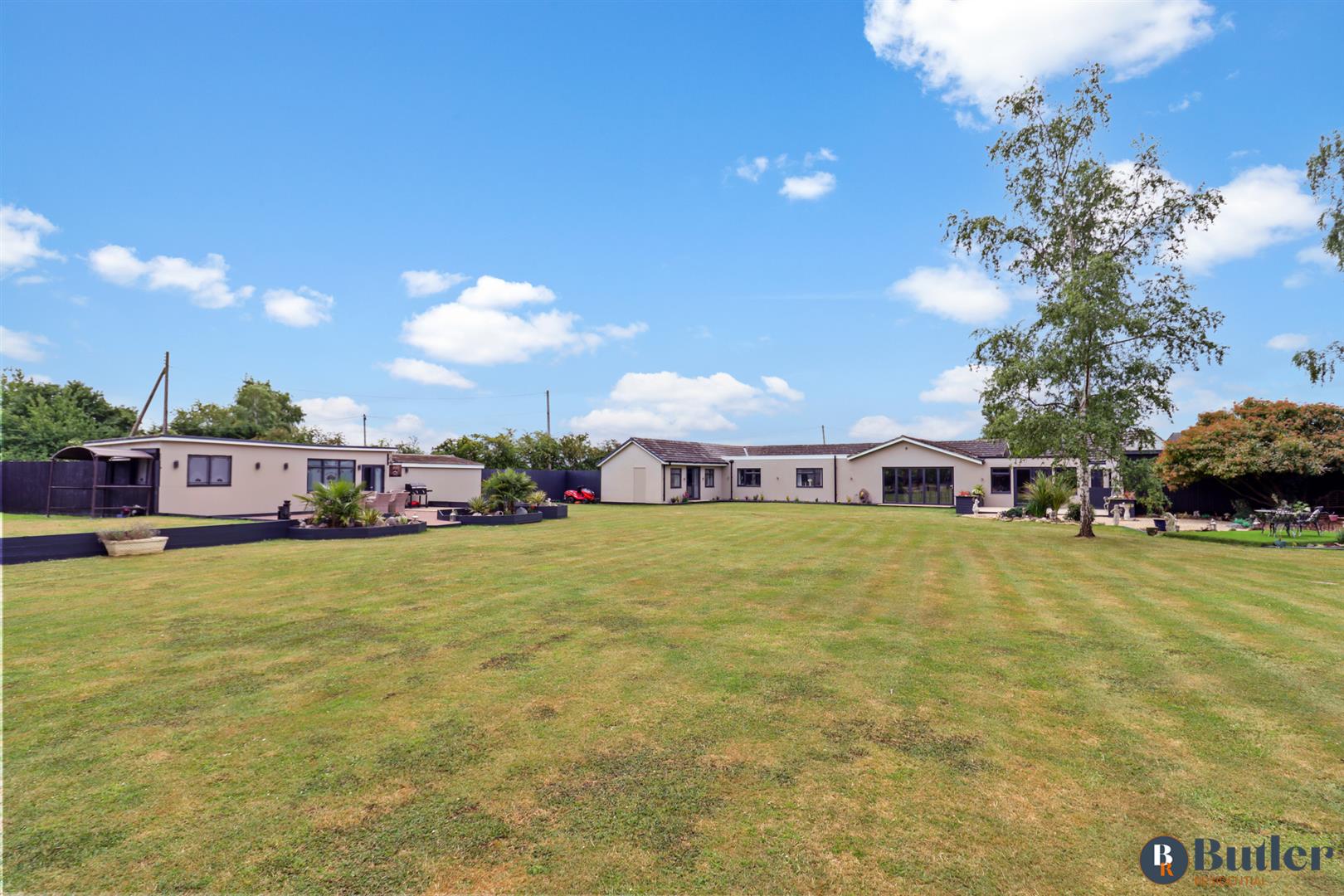 4 bed detached bungalow for sale in Meadow Green End, Landbeach 109
