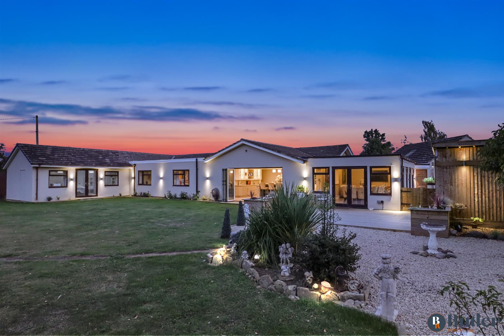 4 bed detached bungalow for sale in Meadow Green End, Landbeach 97