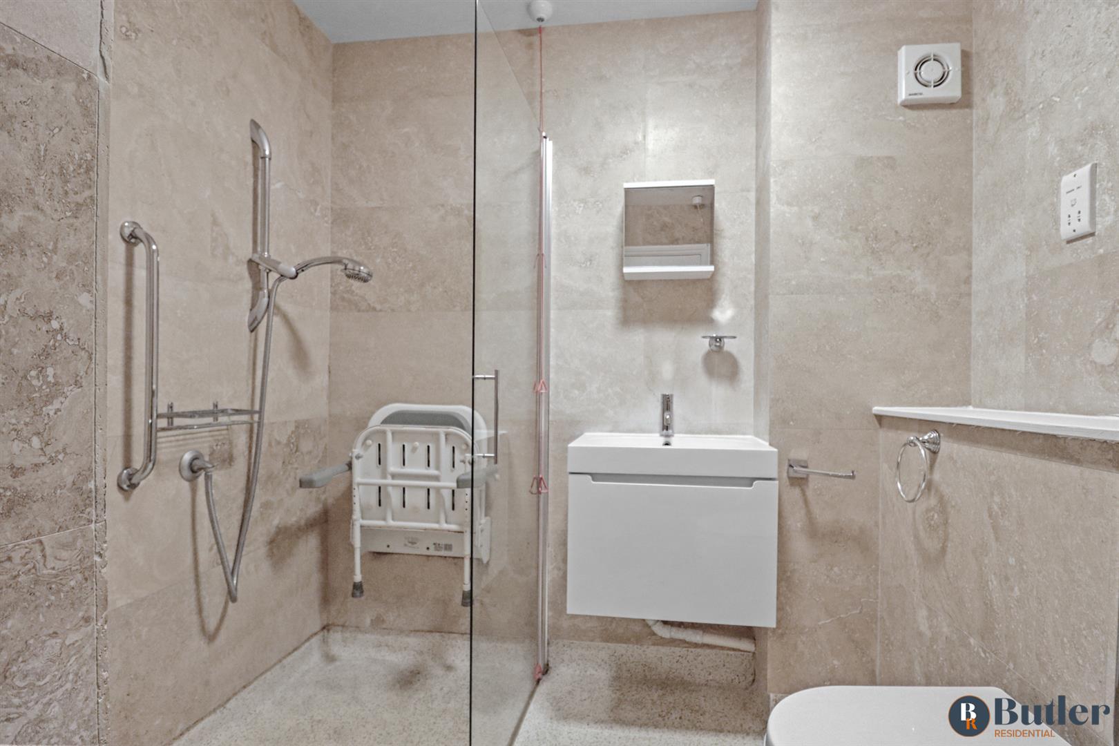 2 bed retirement property for sale in The Mews, Letchworth Garden City  - Property Image 14