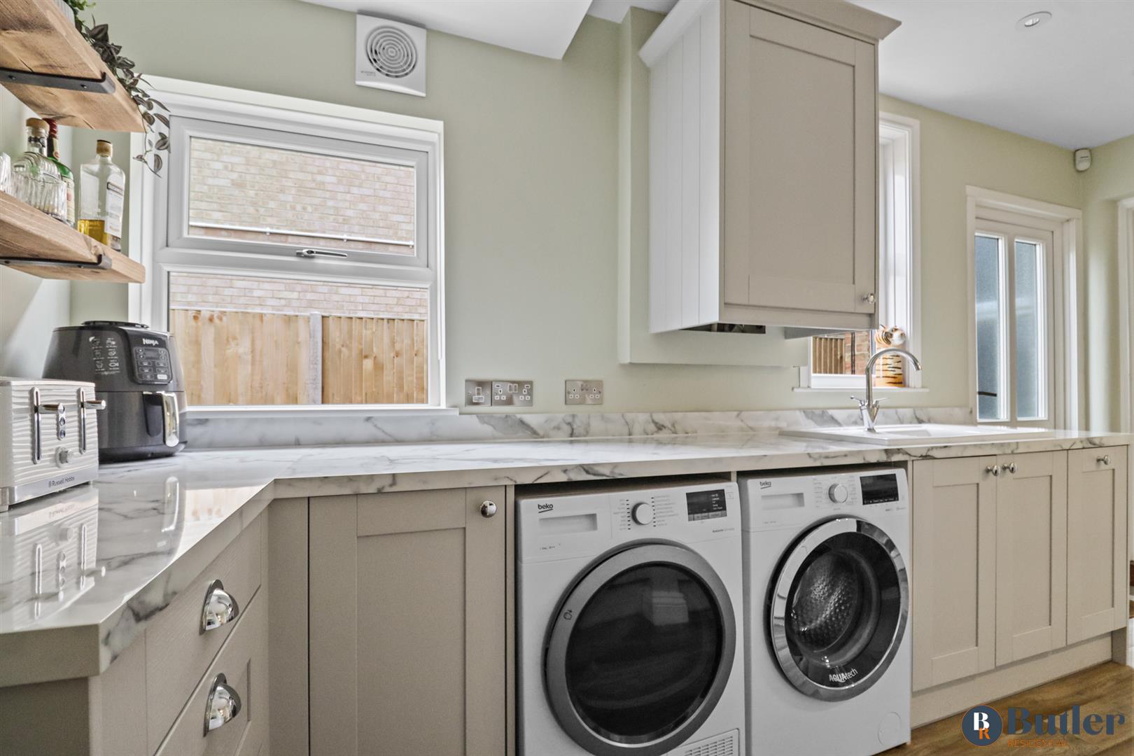 2 bed end of terrace house for sale in Longfield Road, Sandy 17