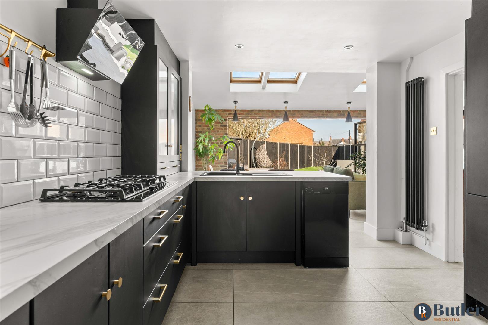 3 bed end of terrace house for sale in Jubilee Road, Stevenage 1