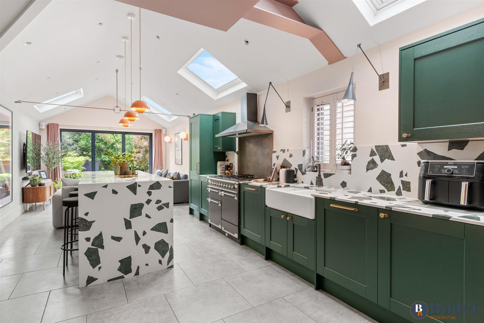 3 bed semi-detached house for sale in Oughton Head Way, Hitchin  - Property Image 3