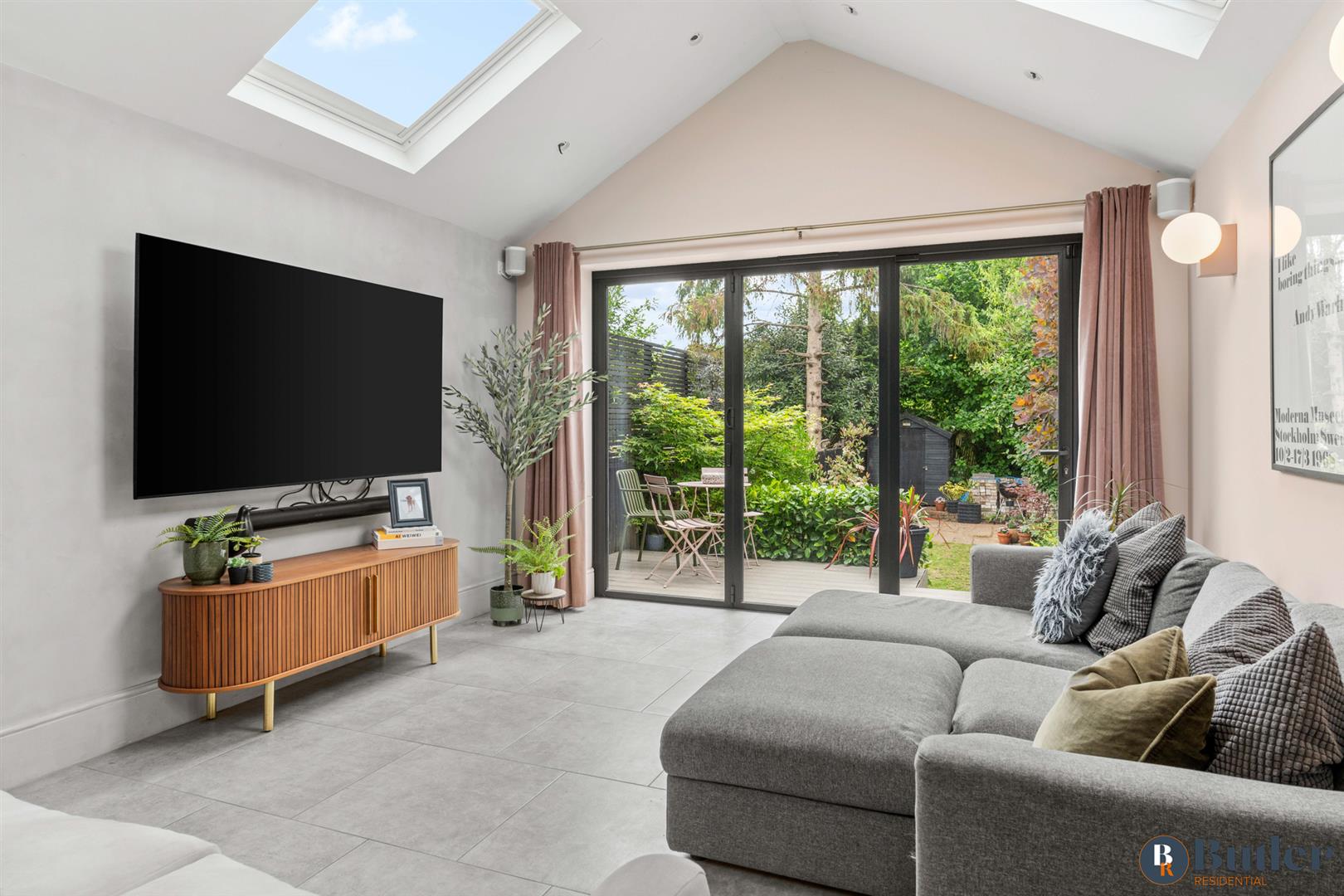 3 bed semi-detached house for sale in Oughton Head Way, Hitchin 12