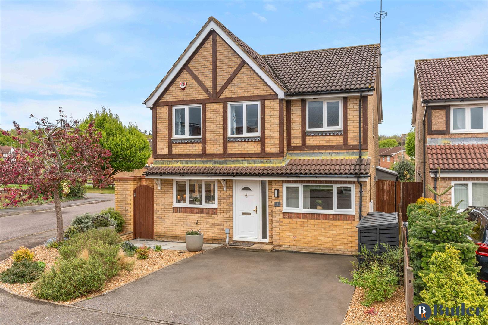 4 bed detached house for sale in Minerva Close, Stevenage  - Property Image 1