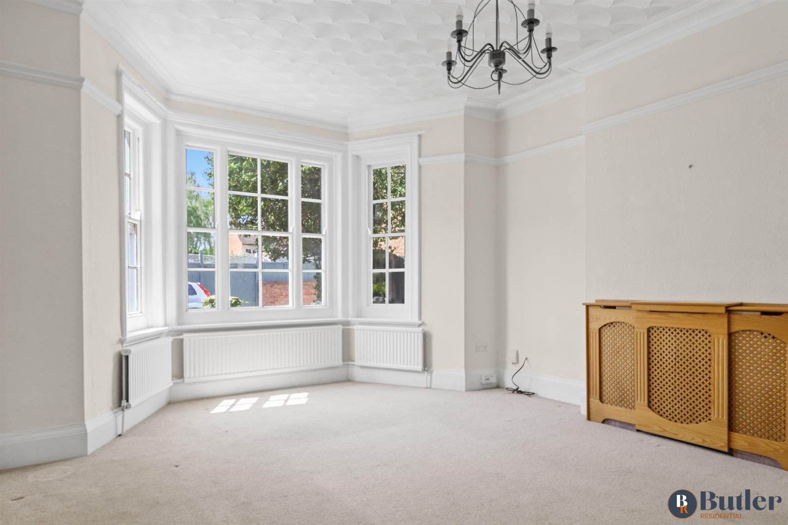 4 bed semi-detached house for sale in Shaftesbury Avenue, Bedford  - Property Image 4