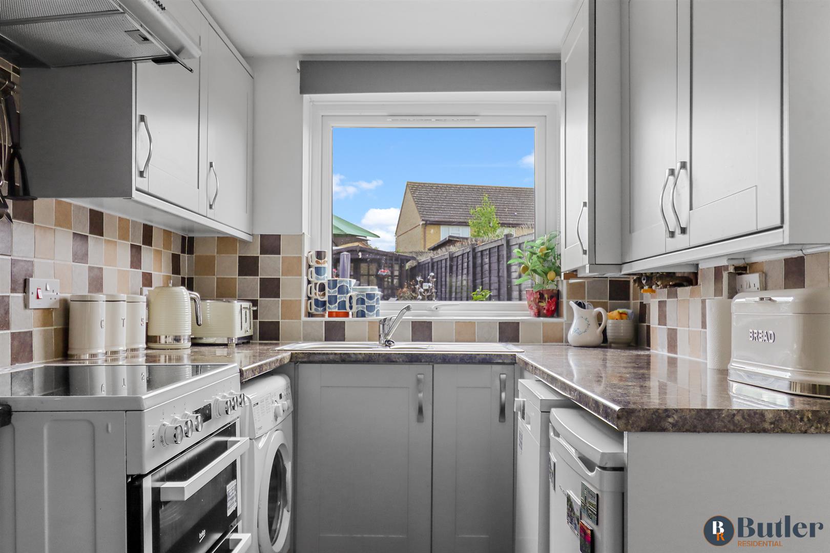 2 bed terraced house for sale in Common Road, Hitchin 9