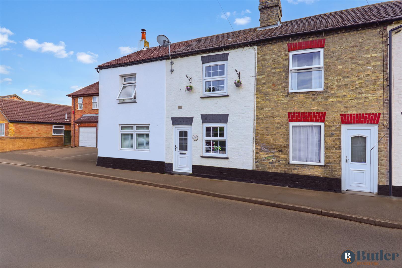 2 bed terraced house for sale in Common Road, Hitchin  - Property Image 1